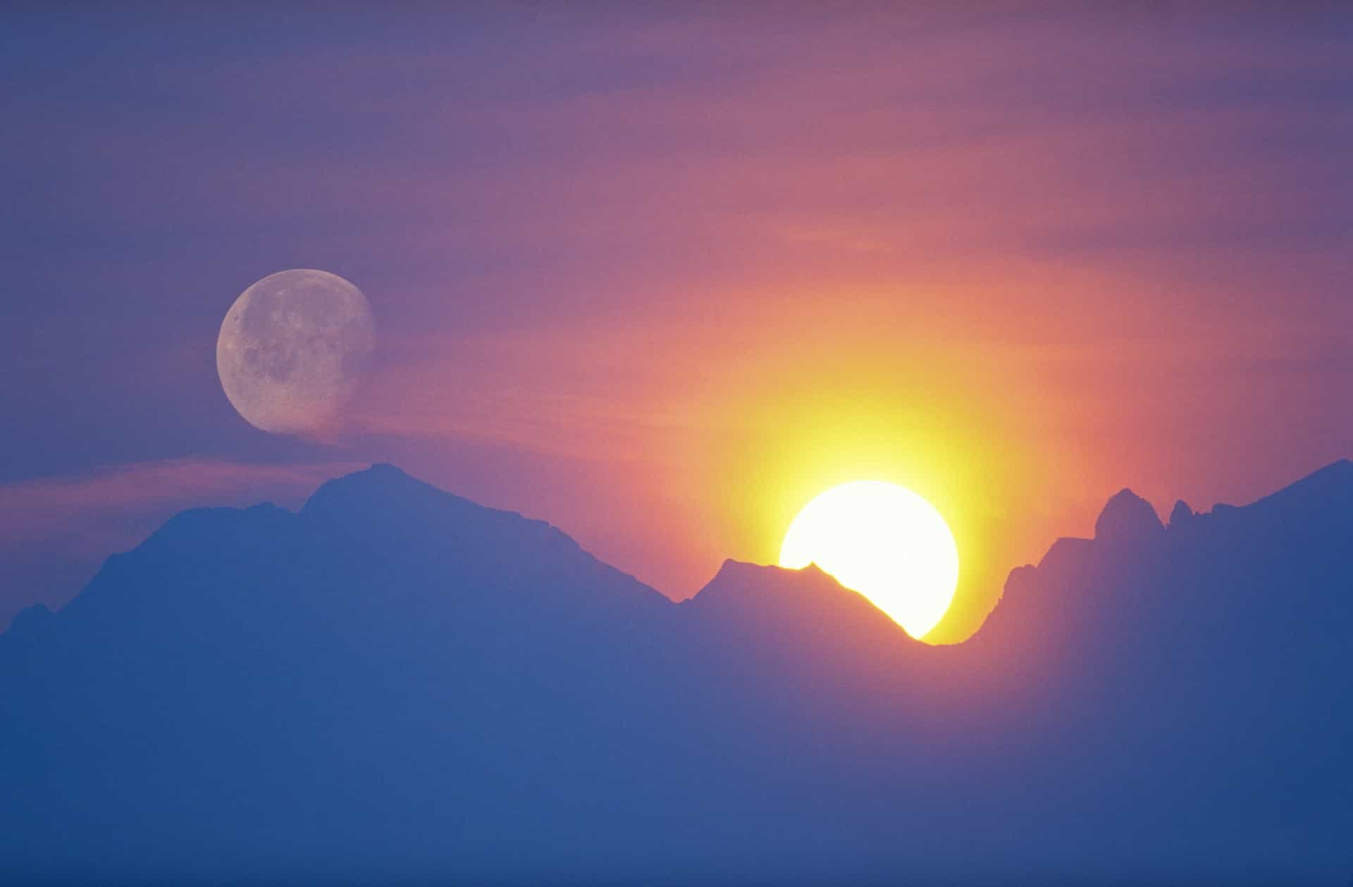 Явление луны и солнца