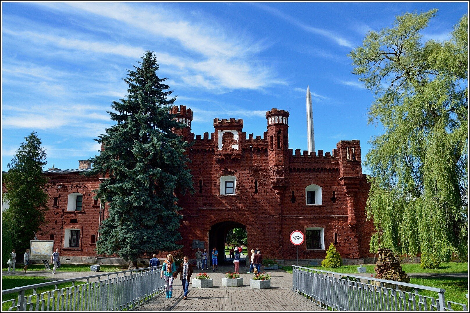 Памятники городов беларуси. Беларусь Брест Брестская крепость. Достопримечательности Белоруссии Брестская крепость. Минск Брестская крепость экскурсия. Брестский замок (Белоруссия).