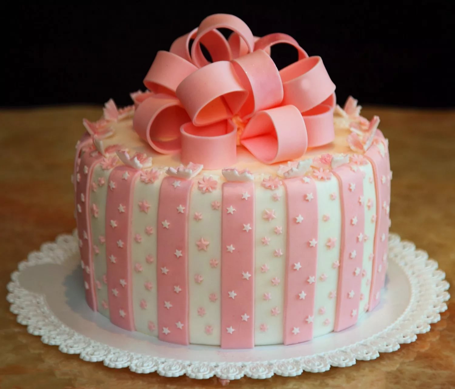 Красивые торты на 10 лет. Торт девочка. Красивые торты для девочек. Красивые тортики на день рождения. Торт с днем рождения!.