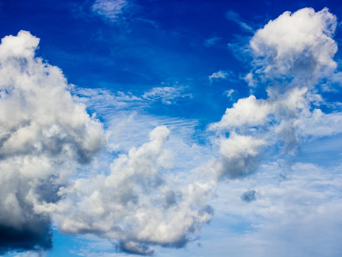 Ис небо. Небо с облаками. Картинки на рабочий стол небо. Красивое голубое небо. Фон облака.