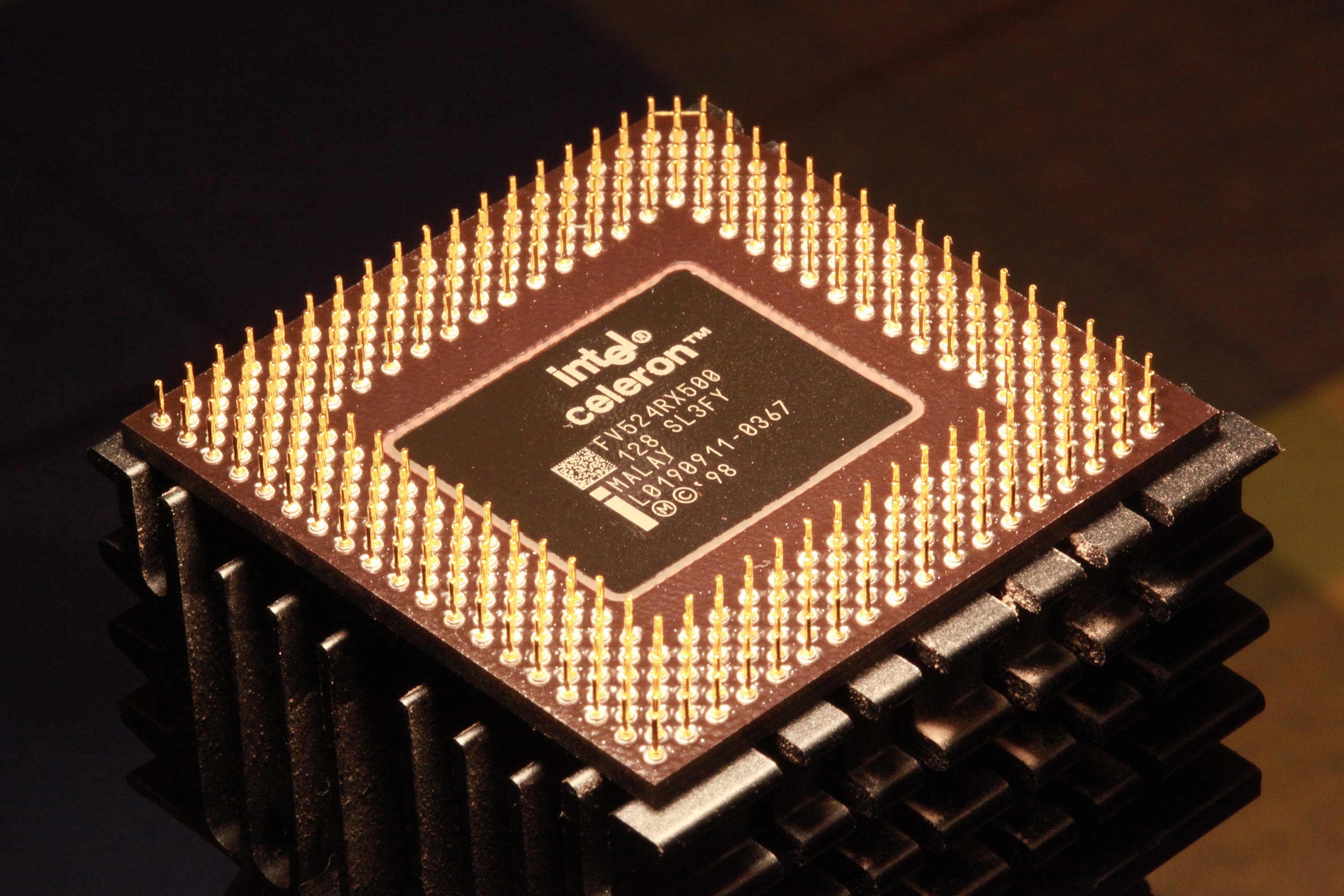 Процессор на полную мощность. Celeron sl2wn. Celeron 500 MHZ. Микропроцессор а 5. Микропроцессор Intel Celeron слайд.