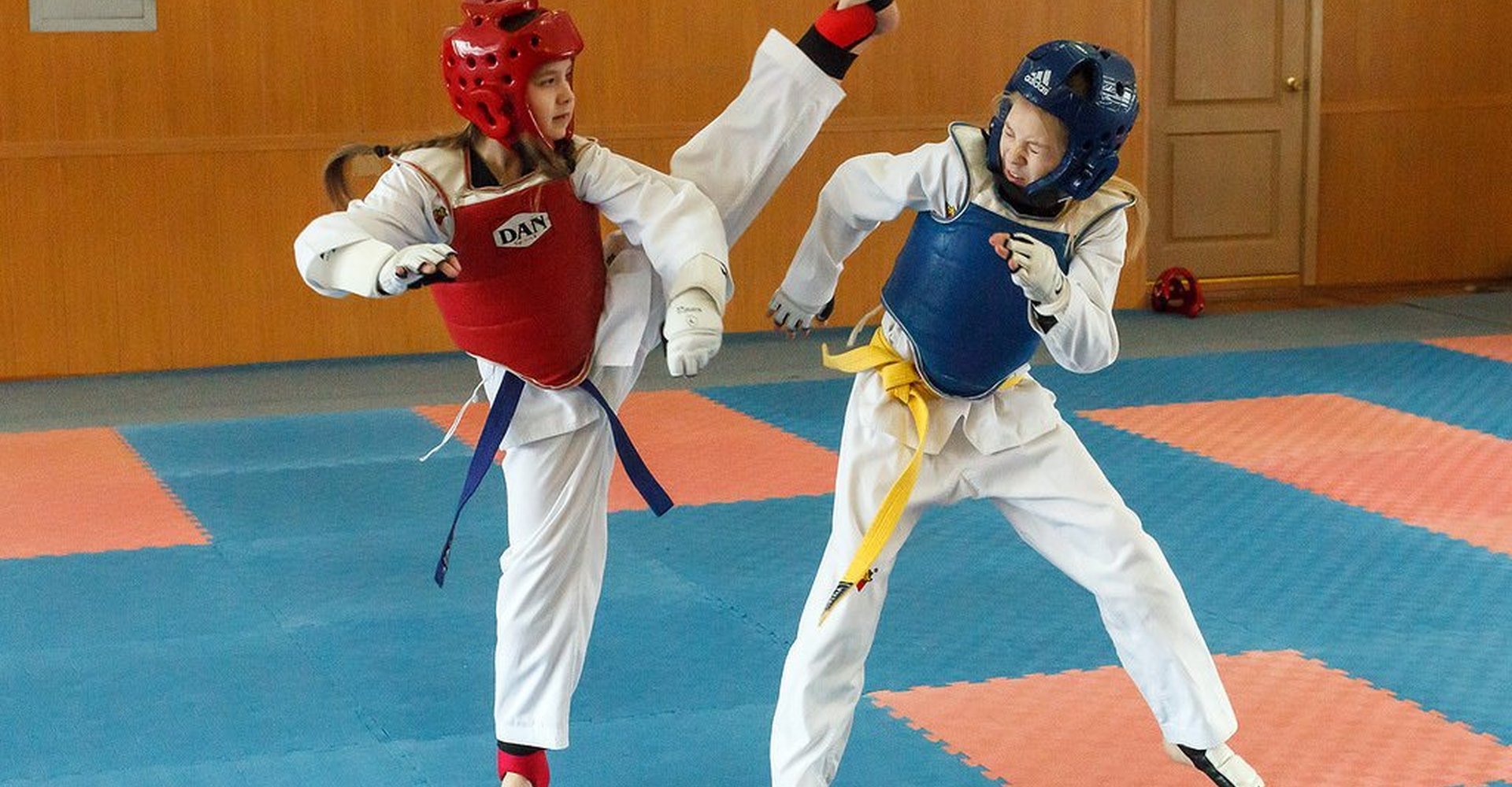 Со скольки тхэквондо. Taekwondo WTF для детей. Тхэквондо ВТФ соревнования девочки. Боевое искусство тхэквондо ИТФ. Спорт тхэквондо.