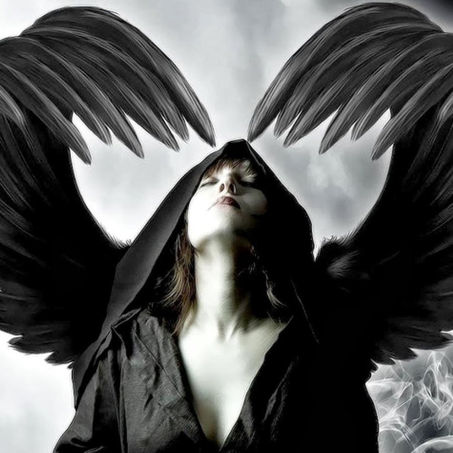 Черные ангелы читать. Черный ангел. Девушка - ангел. Ангел с темными крыльями. Женщина с черными крыльями.