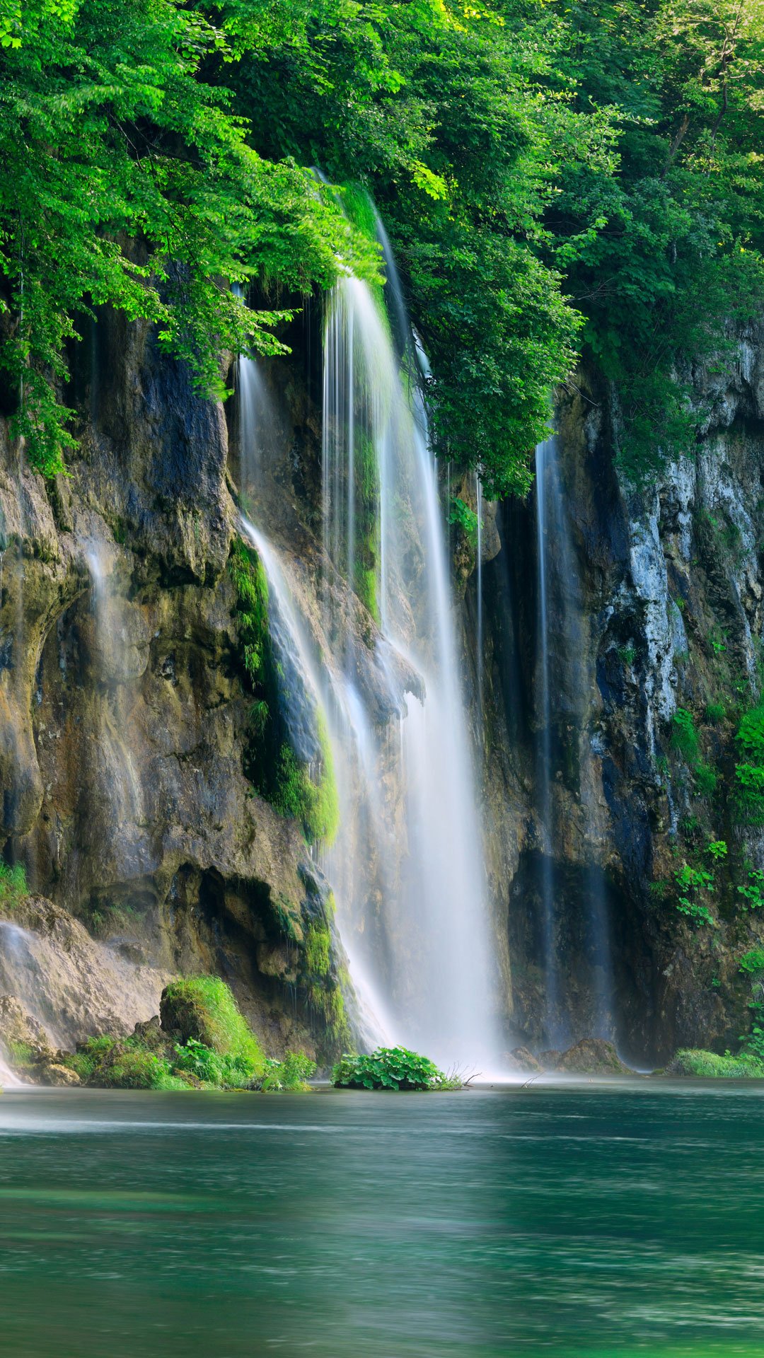 Видео на телефон природа. Плитвицкие озёра Хорватия. Природа водопад. Живая природа водопады. Красивые водопады.