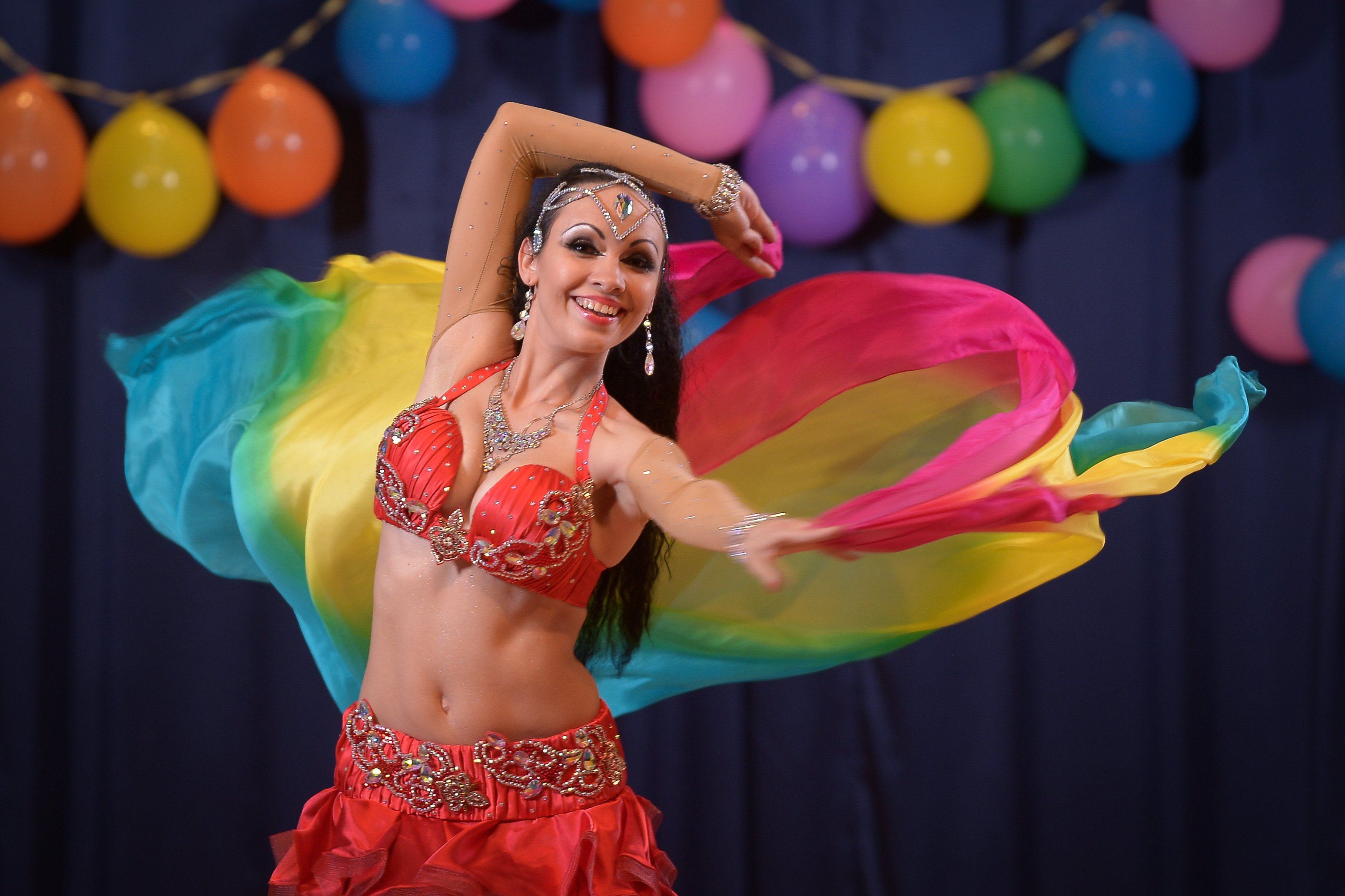 Танцевать арабские танцы. Восточные танцы. Танец живота. Современные восточные танцы. Арабский танец живота.