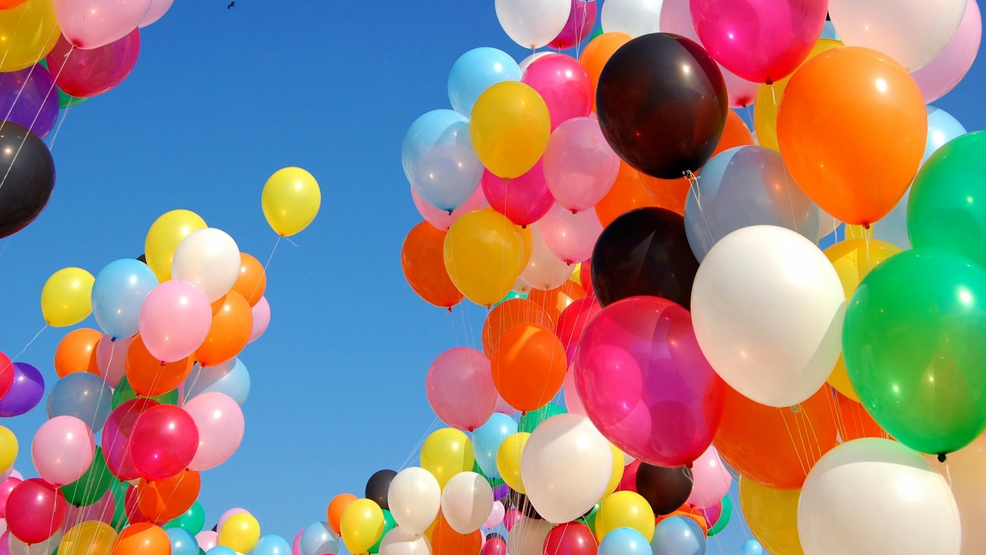 Включи воздушных шариков. Разноцветные шары. Воздушный шарик. Шарики праздничные и небо. Праздничные разноцветные шары.