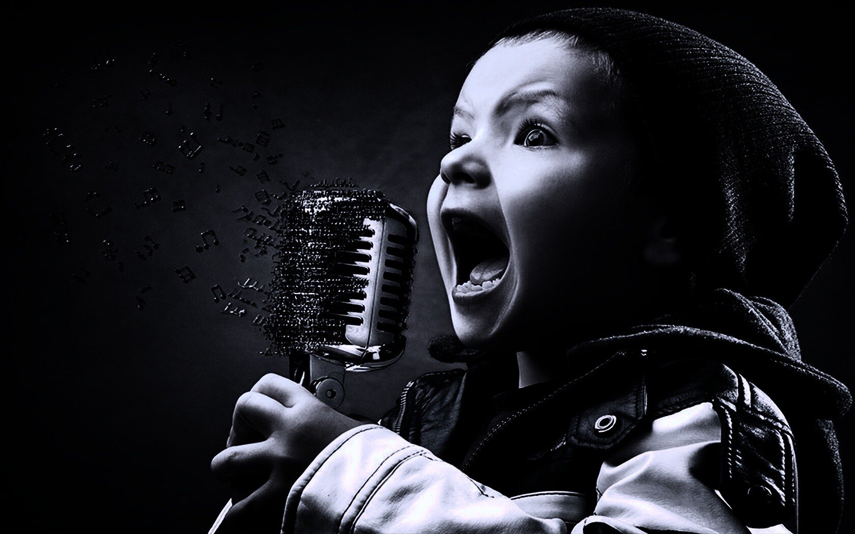 Талант вокала. Девочка с микрофоном. Микрофон для пения. Поет в микрофон. Певец с микрофоном.