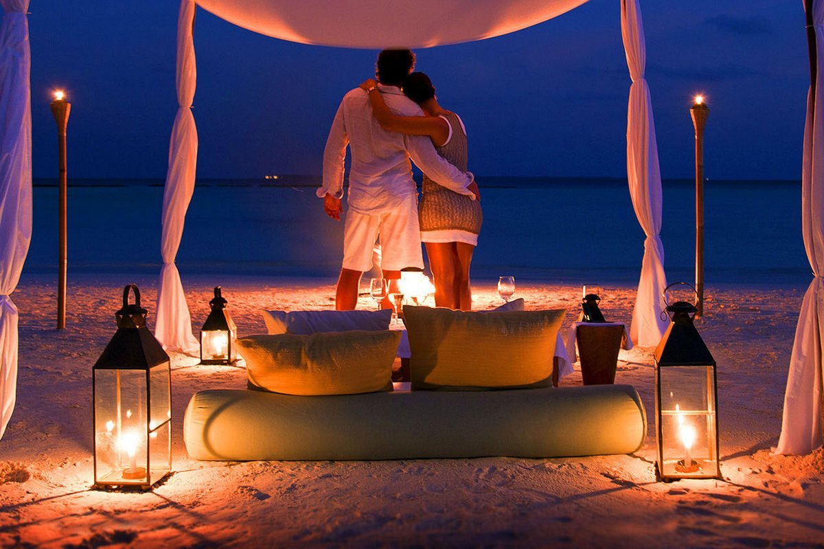 Более романтично. Романтичное место. Красивые романтические места. Романтический ужин. Романтический ужин на берегу моря.
