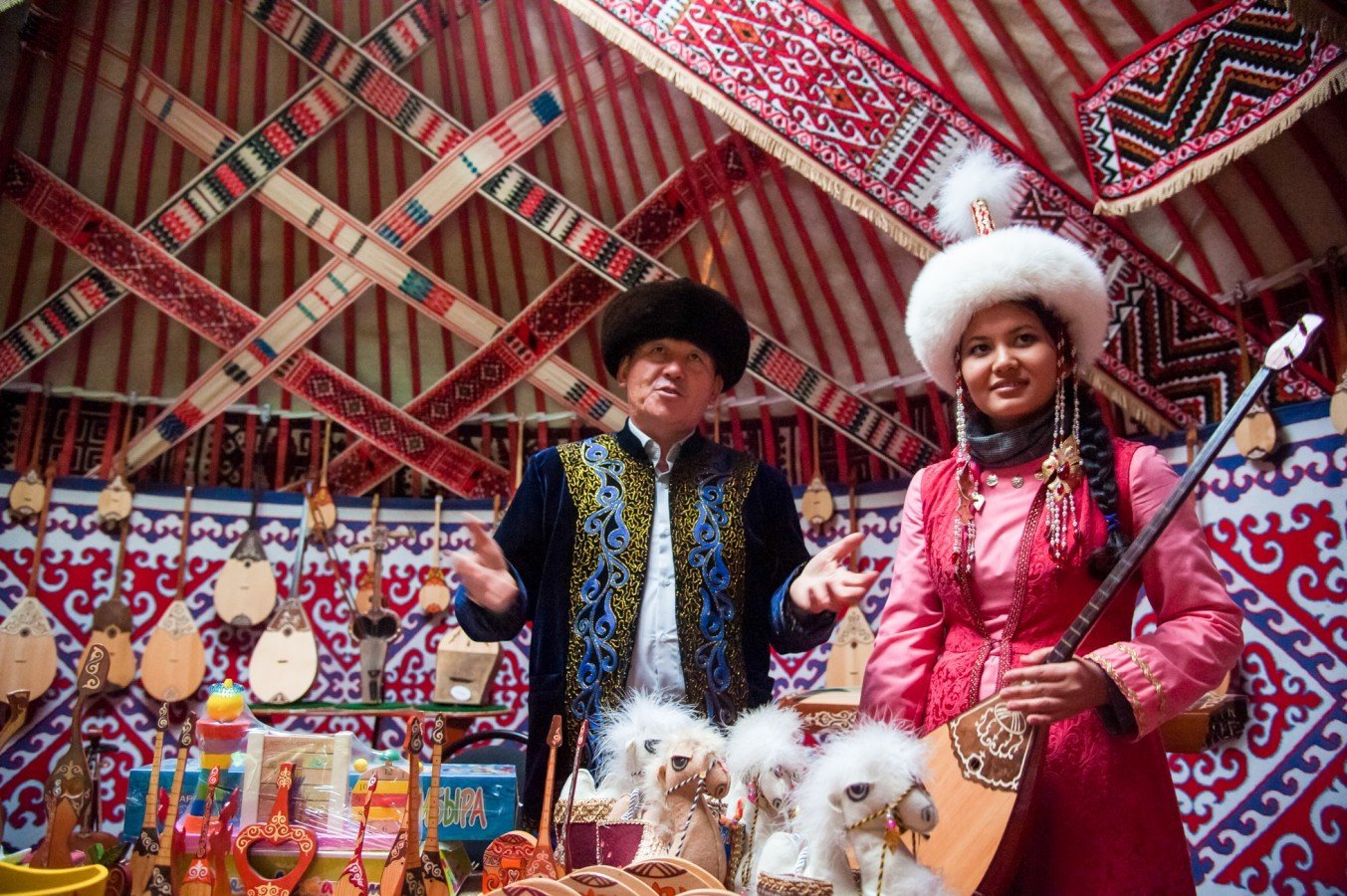 Kazakh traditional. Казахи народ. Казахская культура. Казахстан традиции и обычаи. Национальные традиции казахов.