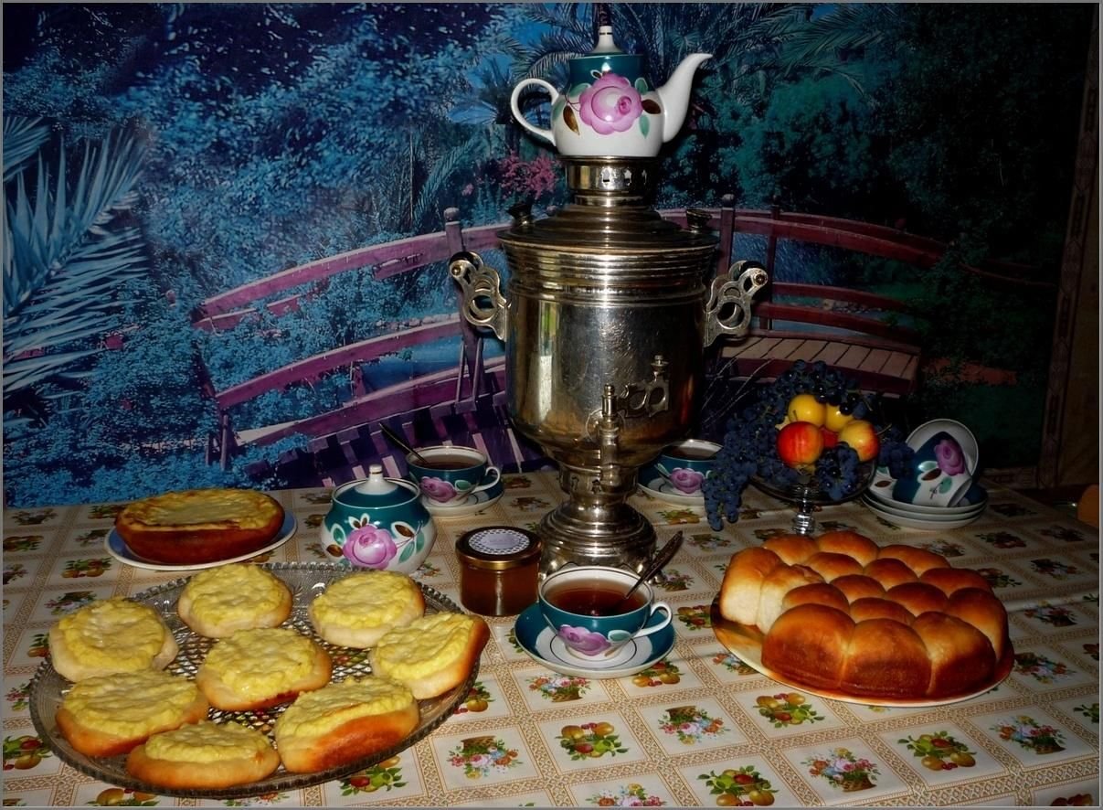 Просто попить чаю. Самовар натюрморт Батаршин. Самовар на столе. Чаепитие с самоваром. Чайный стол с самоваром.
