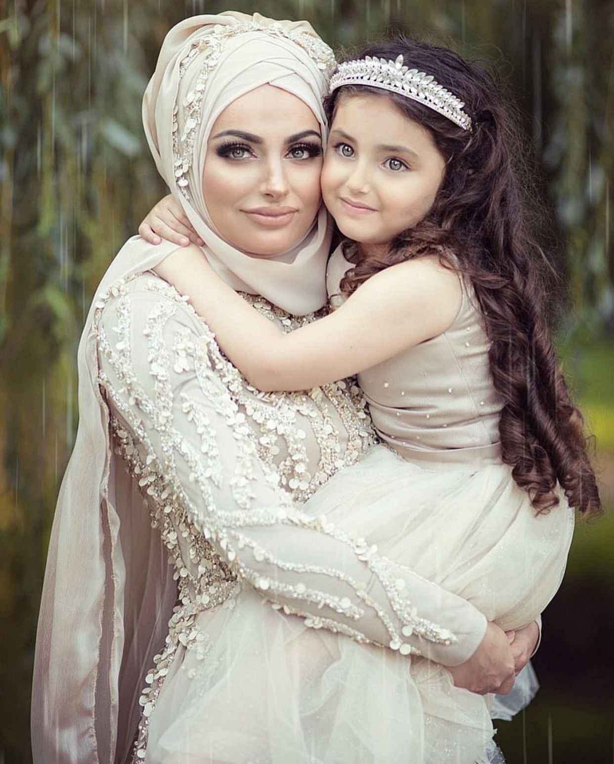 Мусульманская дочка. Самые красивые мусульманские дети. Сестры мусульманки. Мусульманка с ребенком. Мусульманская мама.