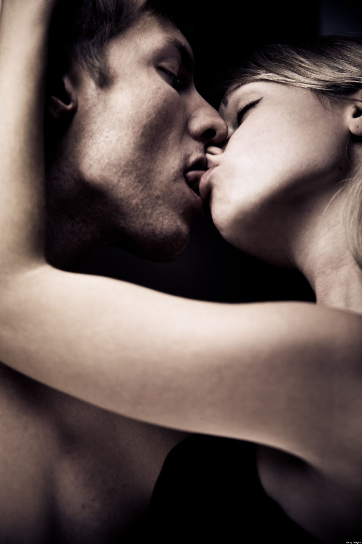 Страсть поцелуй пара: изображения без лицензионных платежей