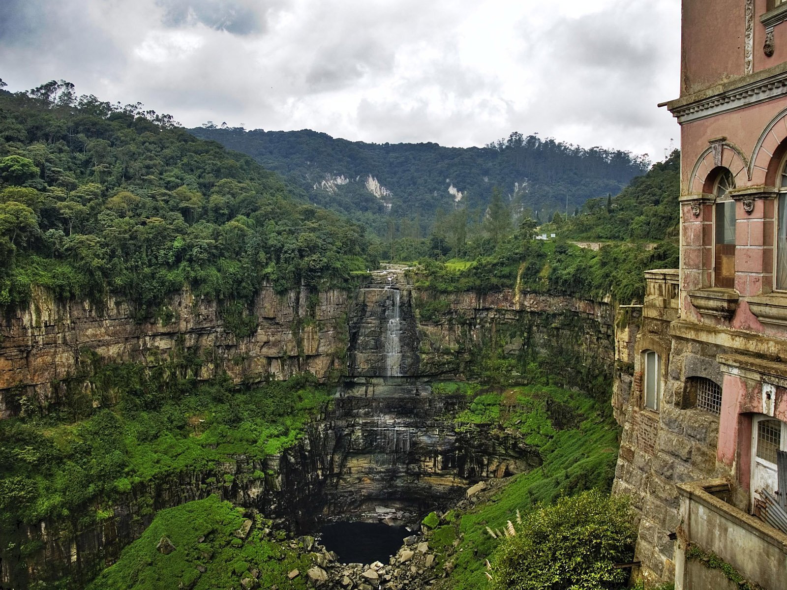 Город богота страна. Водопад Текендама. Водопад Текендама Южная Америка. Текендама Колумбия. Республика Колумбия Богота.