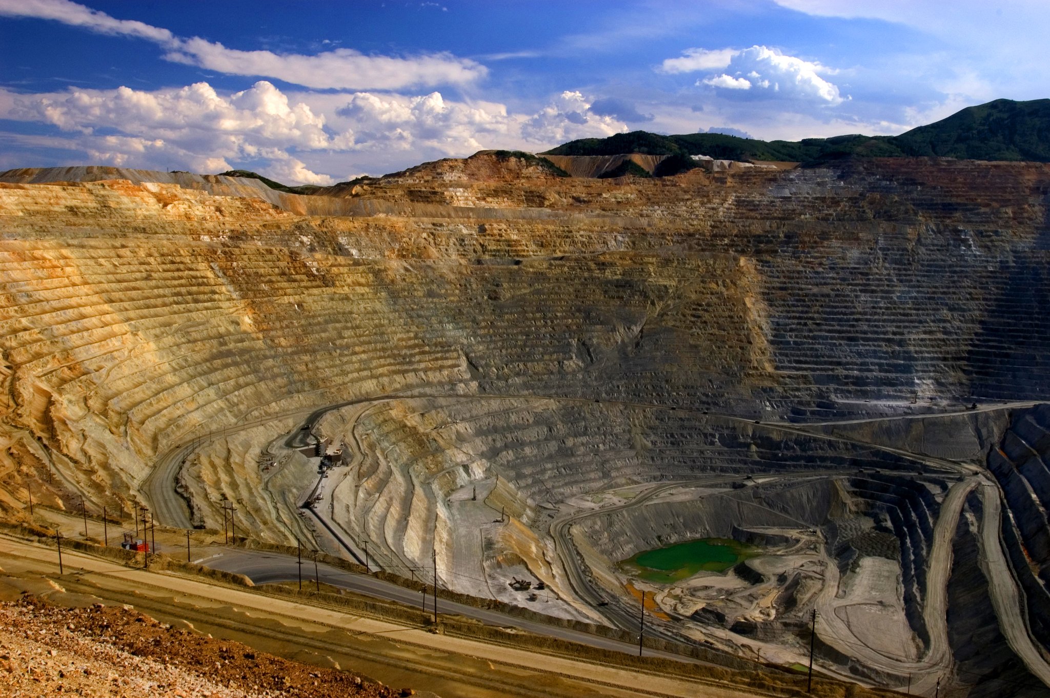 Добыча полезных ископаемых место в мире. Карьер Kennecott Bingham Canyon mine. Бингем-каньон (Юта, США). Карьер «Бингем-каньон» в США. Медный рудник Бингхем.