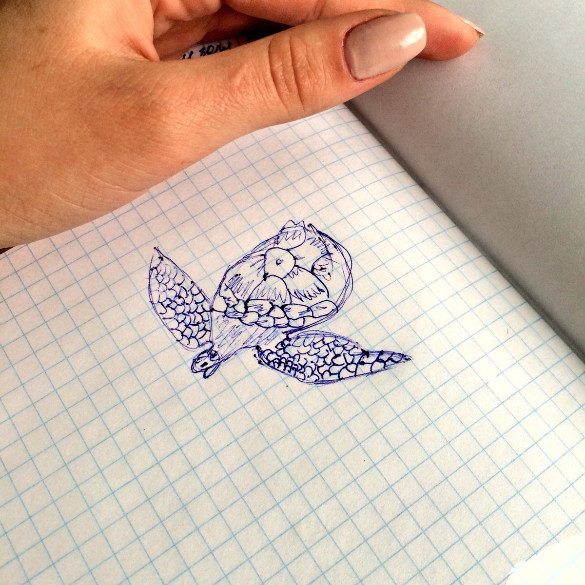 В тетрадь ручкой легкие. Рисунки ручкой. Рисунки ручкой легкие. Рисунки ручкой в тетради простые. Маленькие рисунки ручкой.