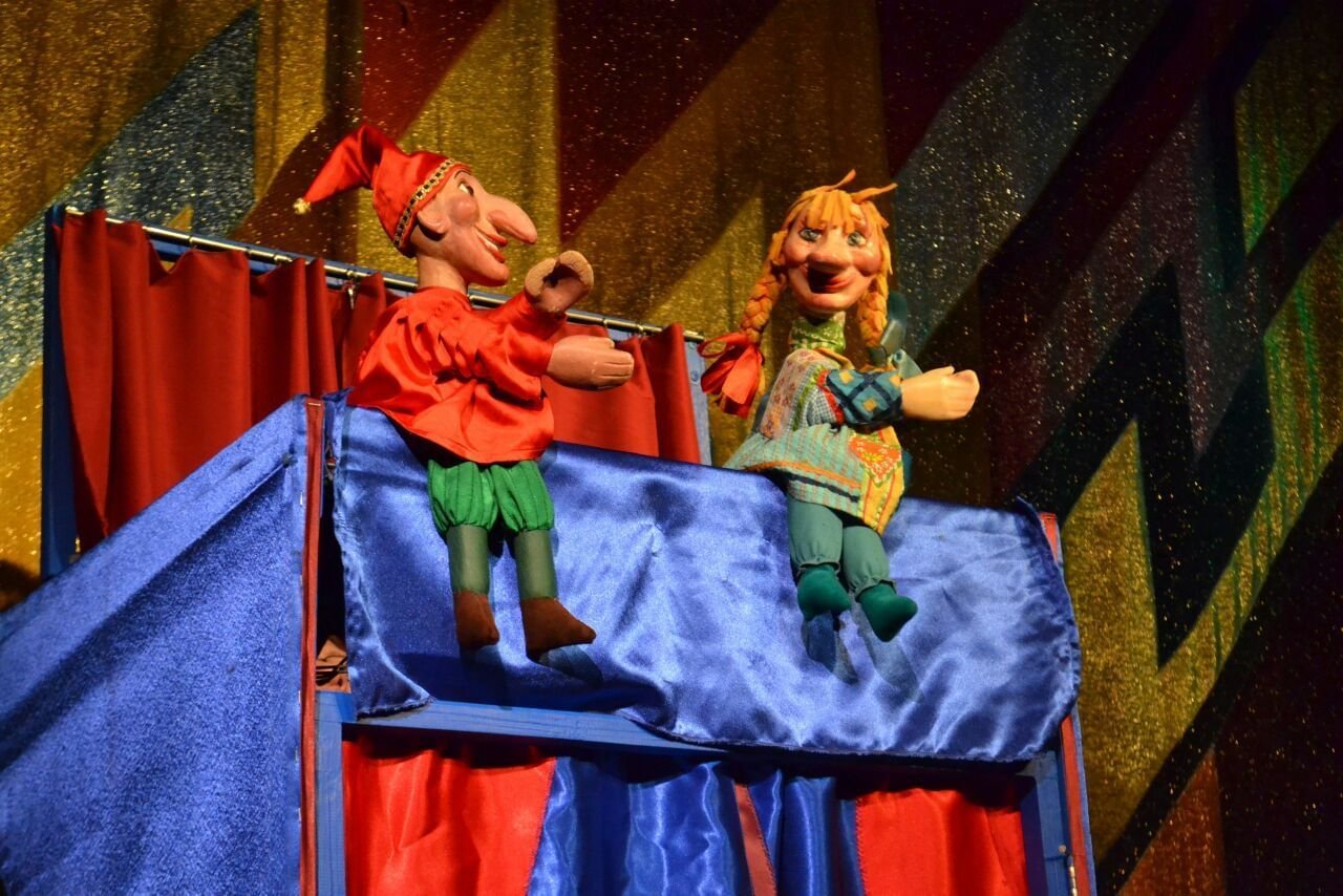 кукольный театр на сцене