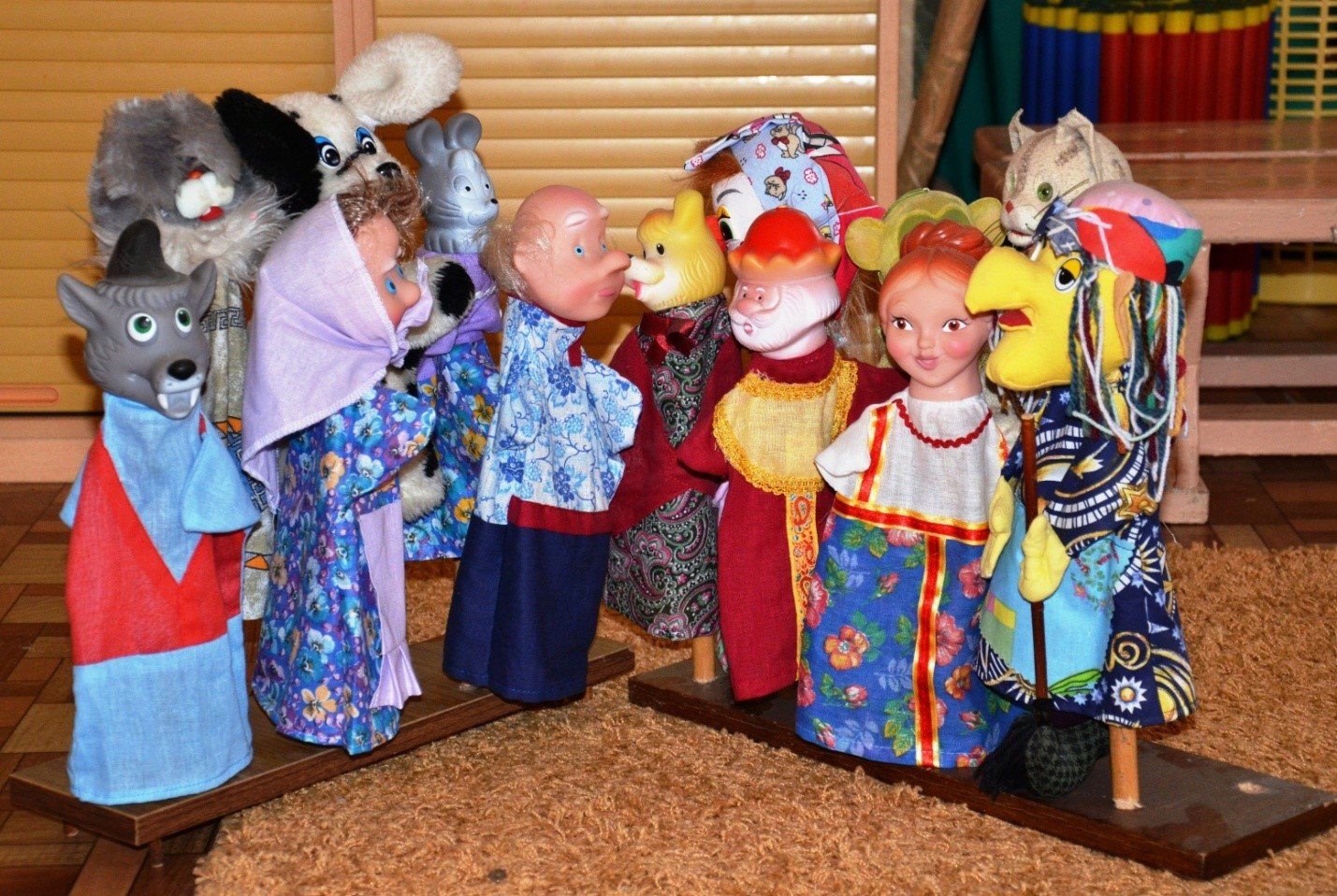Театральная деятельность сказка. Куклы бибабо Теремок. Театр кукол. Театр в детском саду. Кукольный театр в садике.
