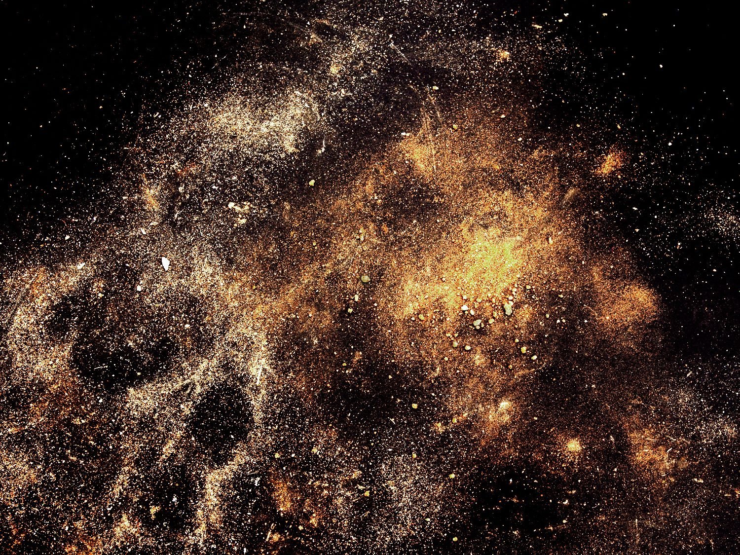 Звездная пыль это. Звездные скопления. Пыль. В пыли звезд. Золотая Вселенная.