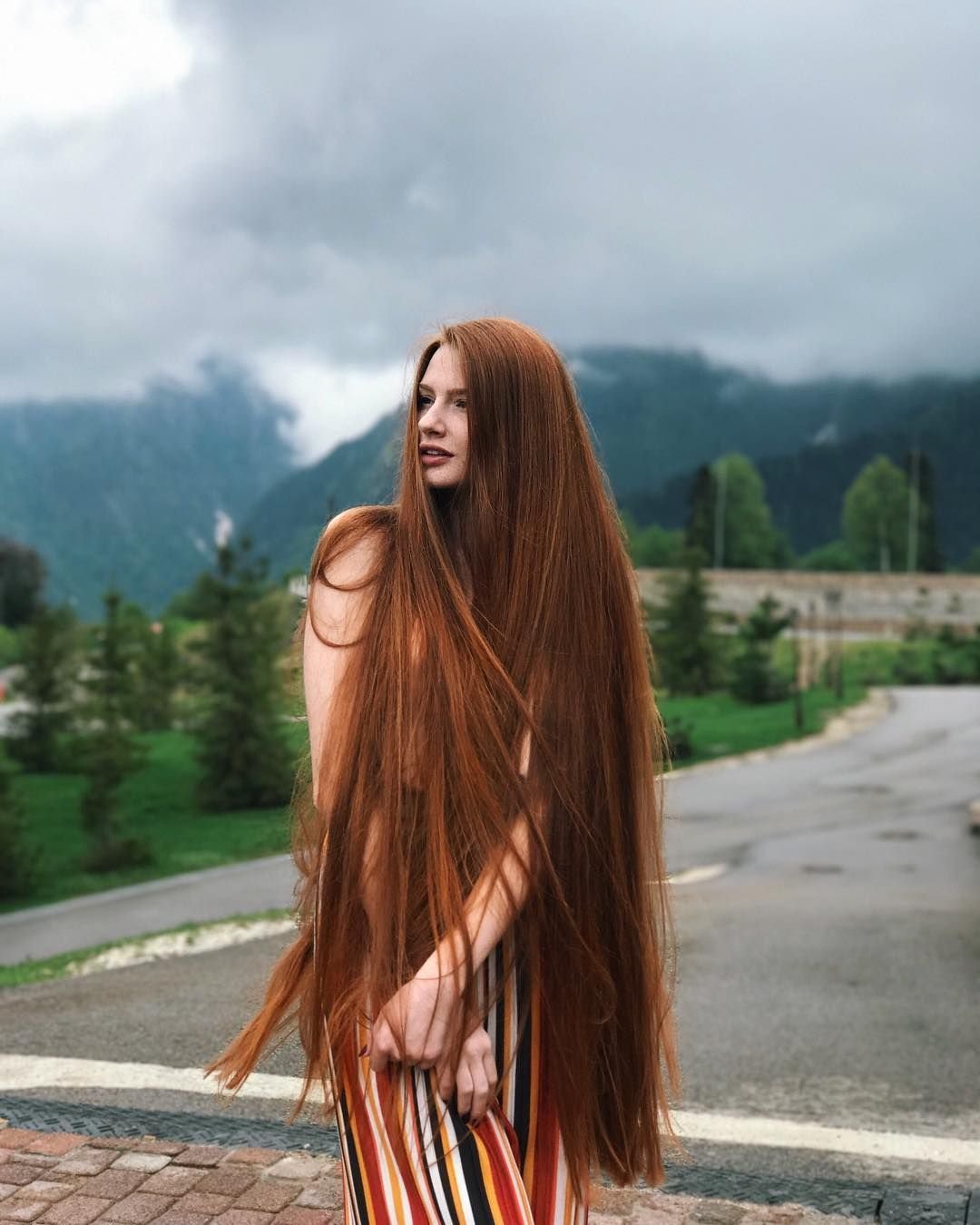 Девушки с длинными волосами со спины (72 ФОТО)