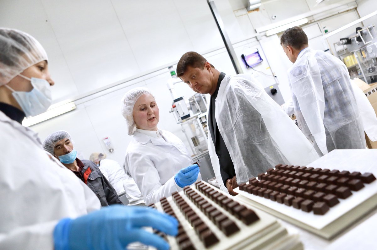 Фабрика шоколада отзывы. Шоколадная фабрика Томер. Шоколадная фабрика Бердск экскурсия. Пермская шоколадная фабрика экскурсия.