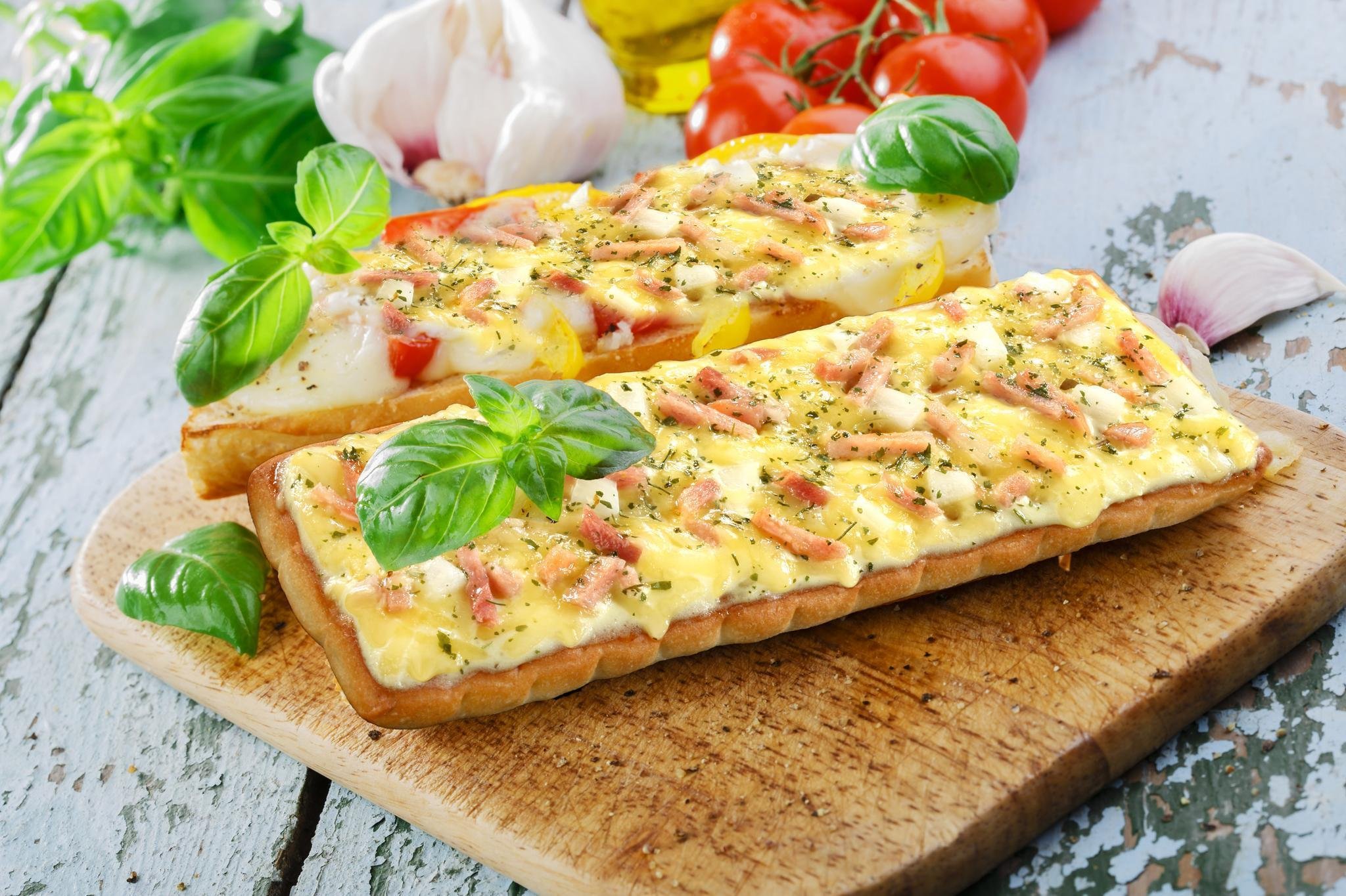 пицца с колбасой и сыром в духовке в домашних условиях из дрожжевого теста рецепт фото 105