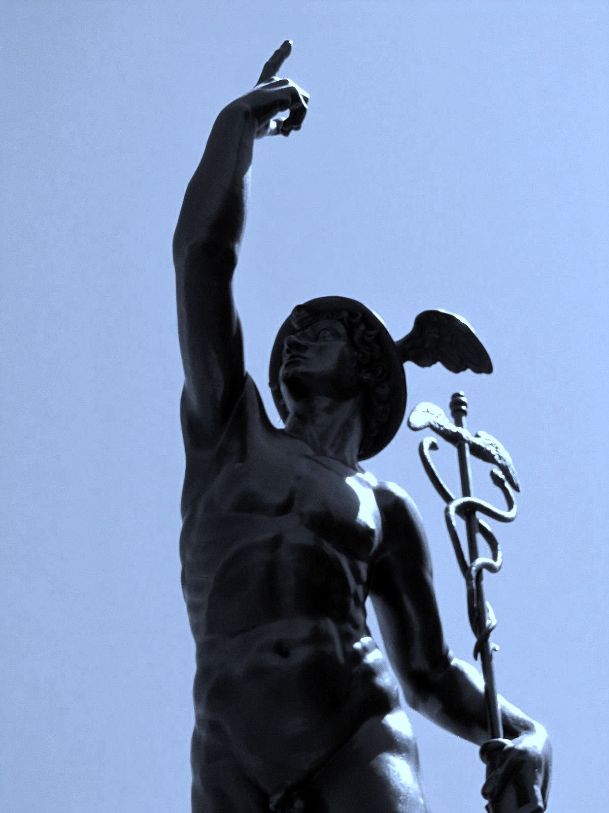 Гермес дон. Бог Меркурий Гермес статуя. Гермес, Эрмий статуя. Гермес статуя древняя Греция. Меркурий Гермес скульптура.