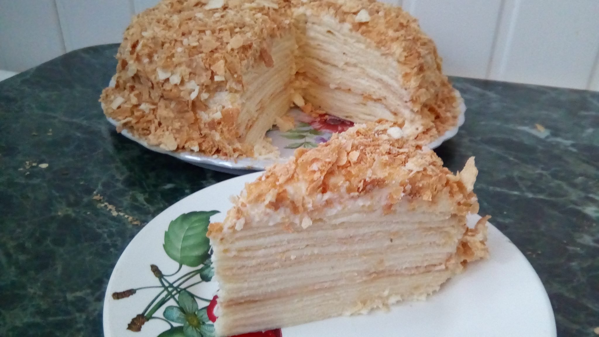 Простой рецепт наполеона на сковороде. Творожный Наполеон торт. Закусочный торт Наполеон. Закусочный торт Наполеон из готовых коржей. Торт Наполеон с заварным кремом.