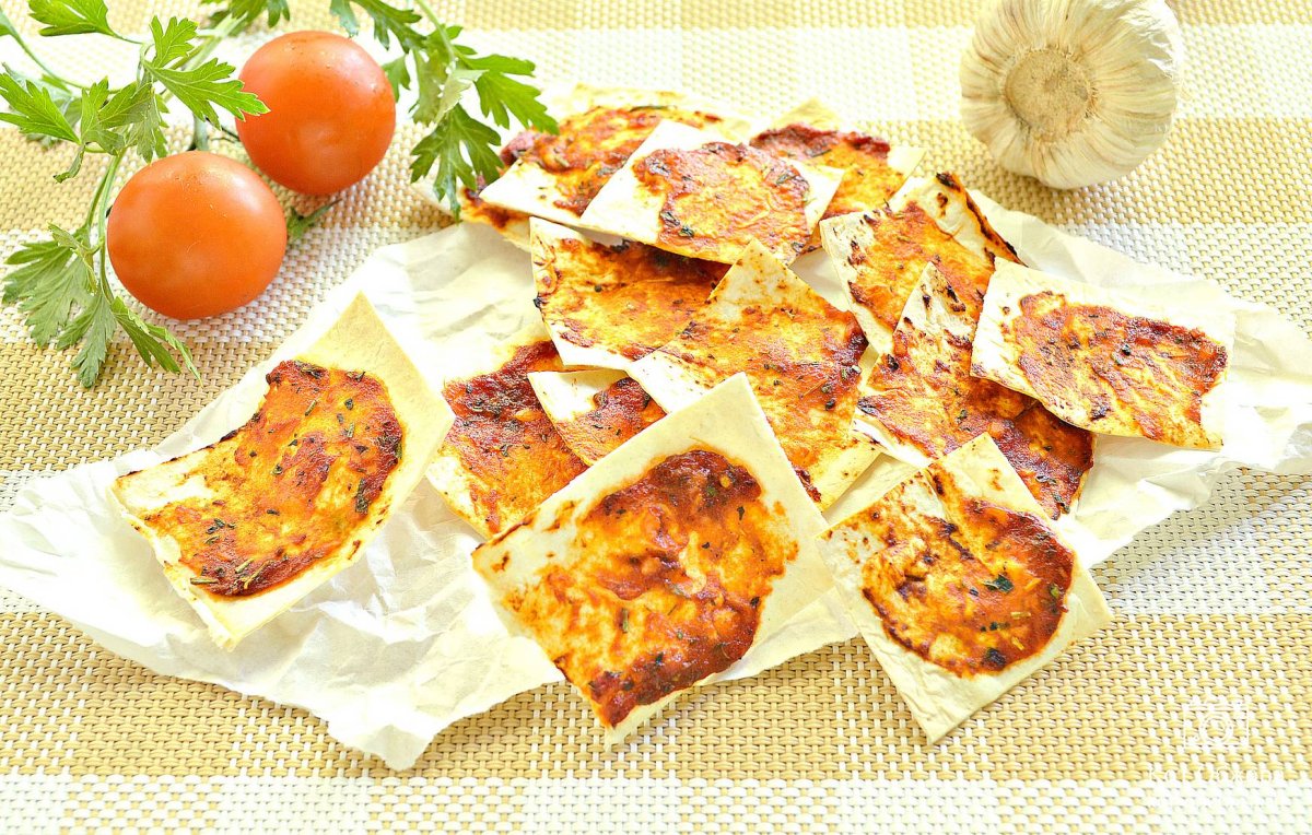 пицца из лаваша на сковороде с яйцом колбасой и сыром и помидорами на сковороде рецепт фото 100