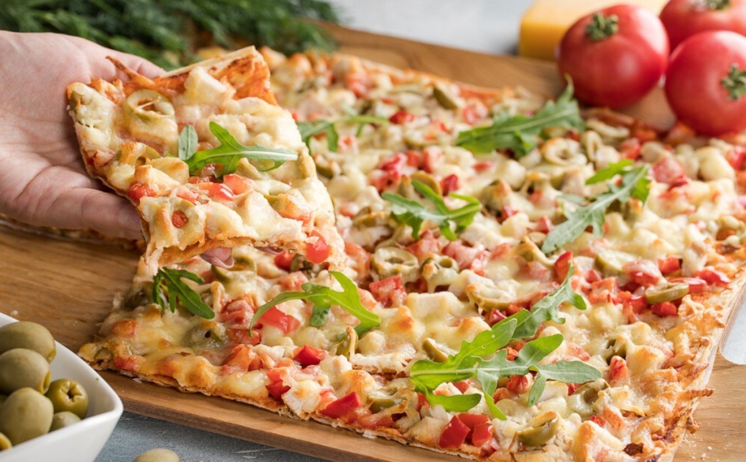 Пицца рецепт простой и вкусный в духовке. Пита лаваш. Пицца на лаваше в духовке. Пицца из лаваша в духовке. Пицца из лаваша на сковороде.