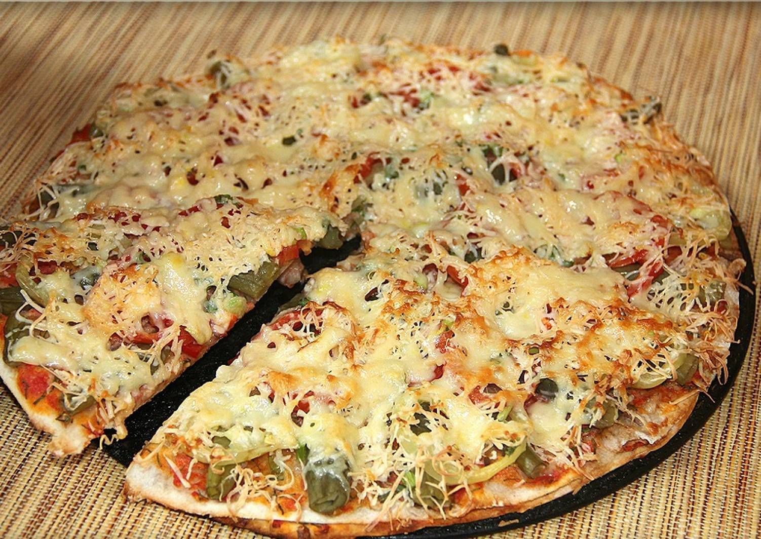 пицца с лавашом на сковороде с яйцом и сыром и колбасой и помидорами рецепт приготовления фото 5