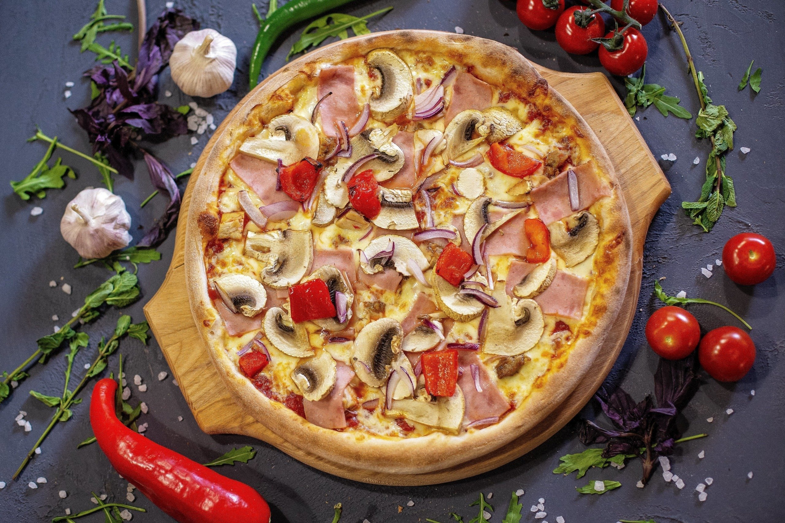 Пицца. Пицца ассорти. Пицца с томатами. Пицца комбинированная.