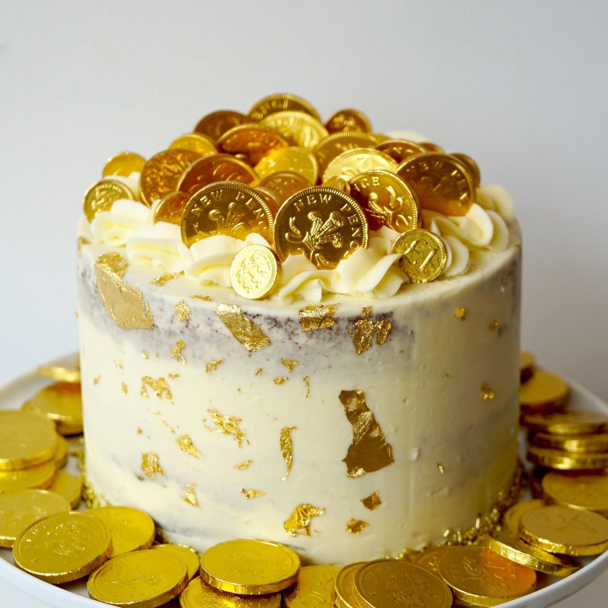 Торт с сусальным золотом