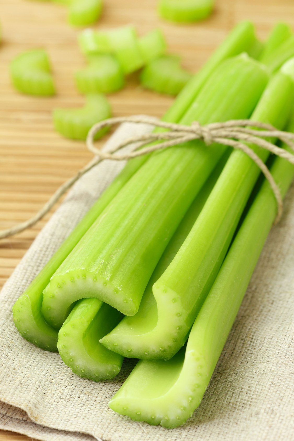 длинный зеленый овощ