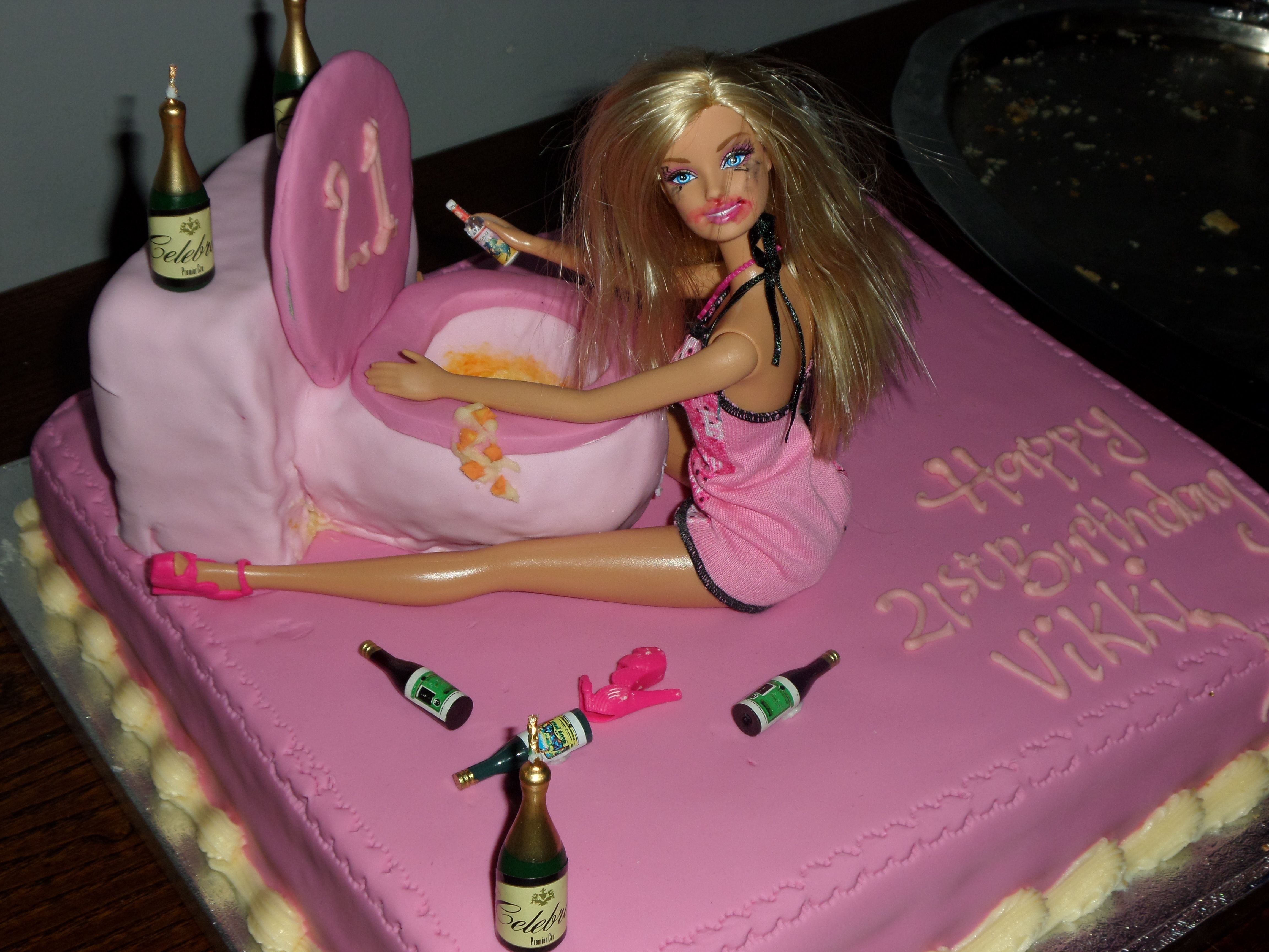 Торт подруге картинка. Прикольные торты. Торт Барби для взрослых. Торт на др подруге. Тортик Барби с днем рождения.