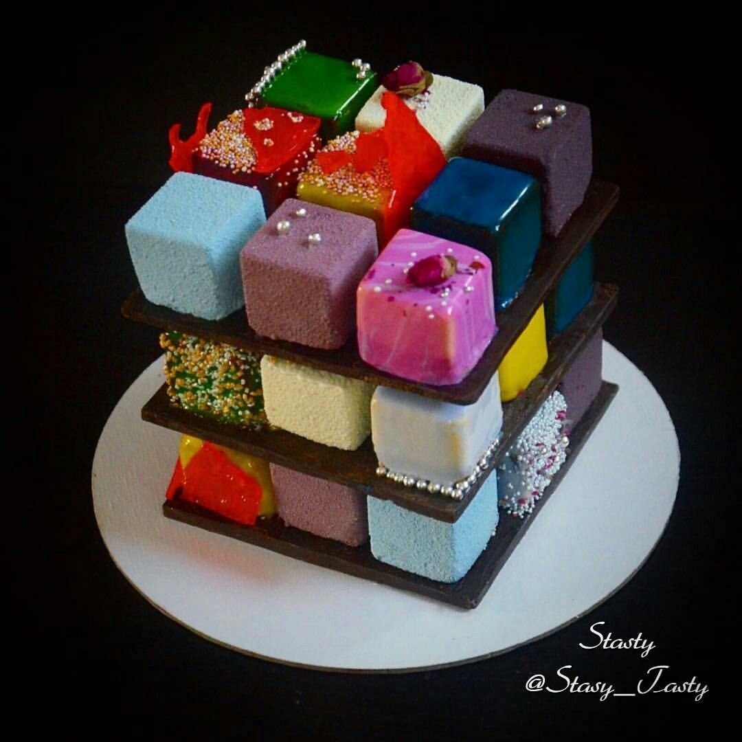 Торт в виде кубика рубика