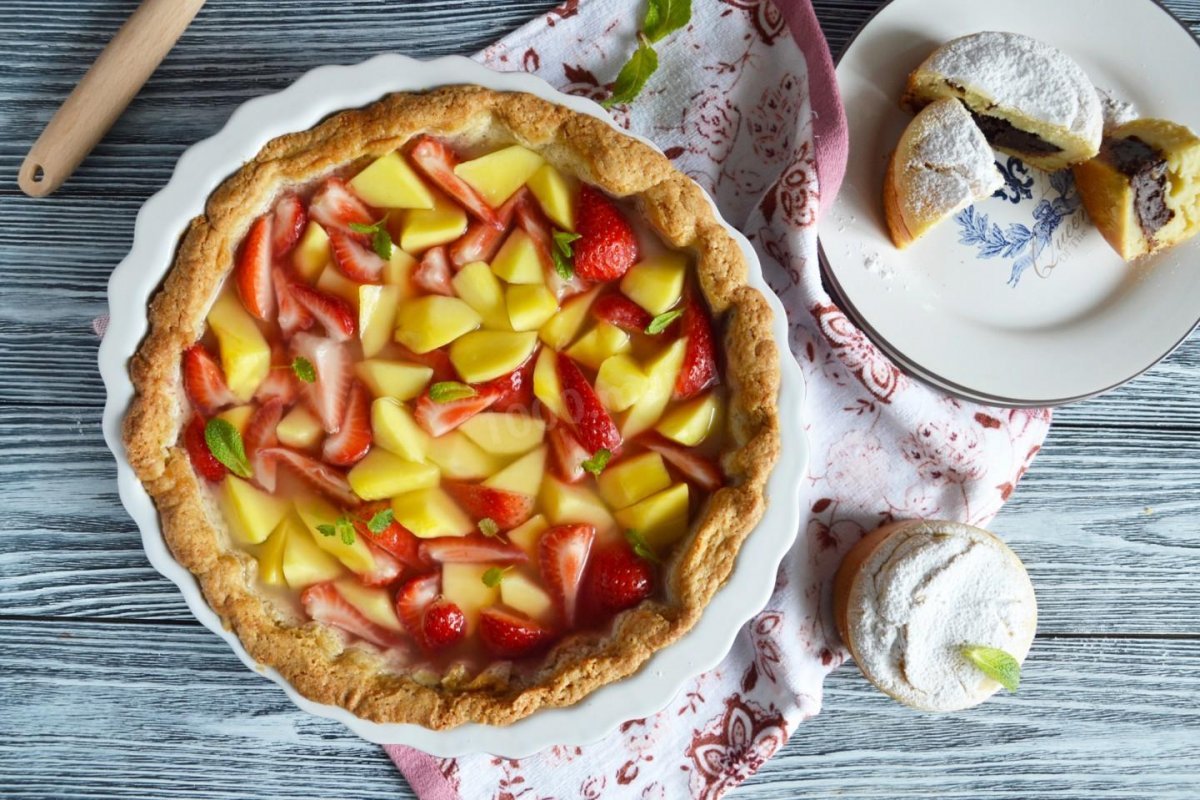 Пирог с желе и фруктами
