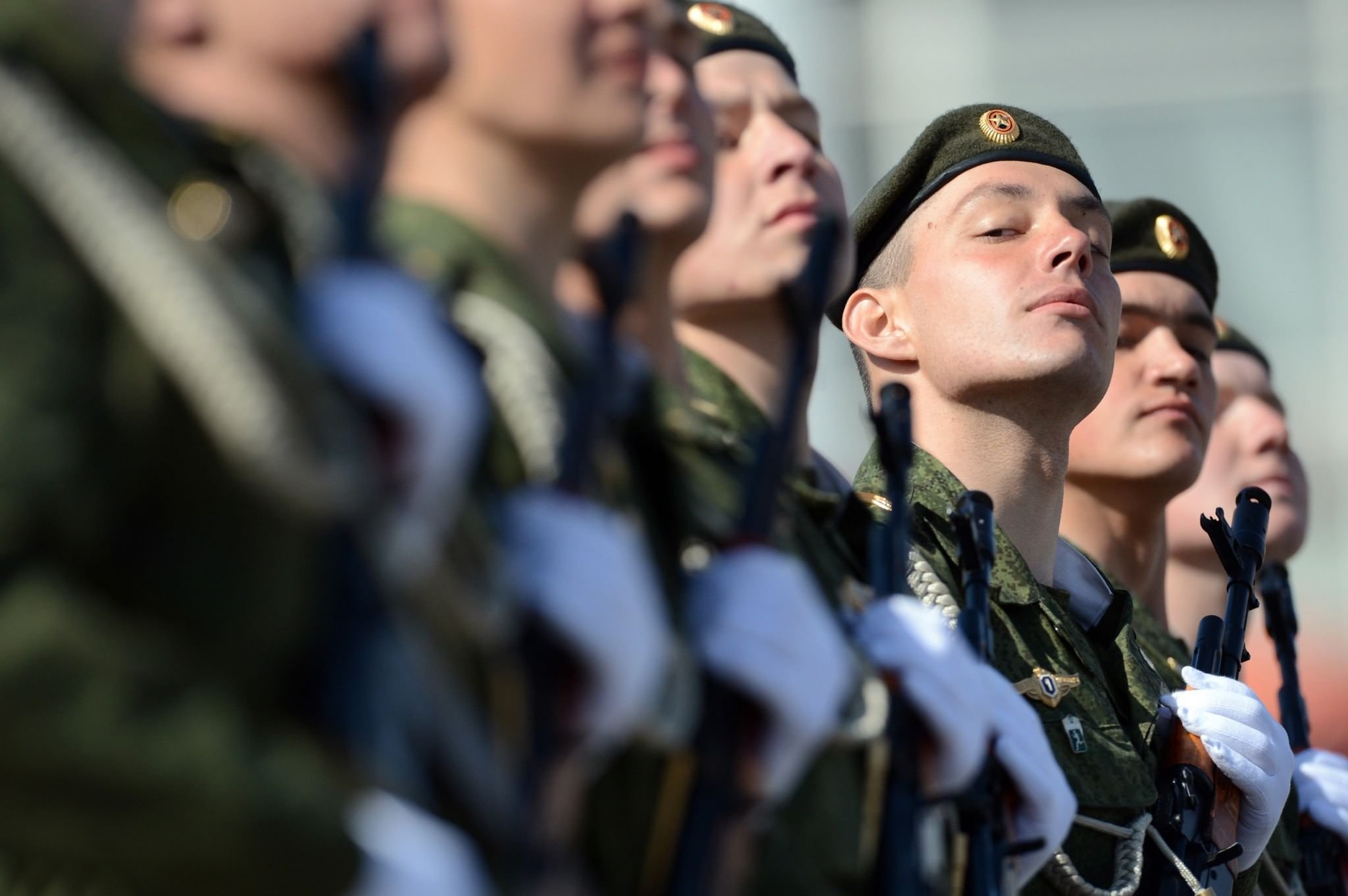 Хоть всю жизнь служить в военном