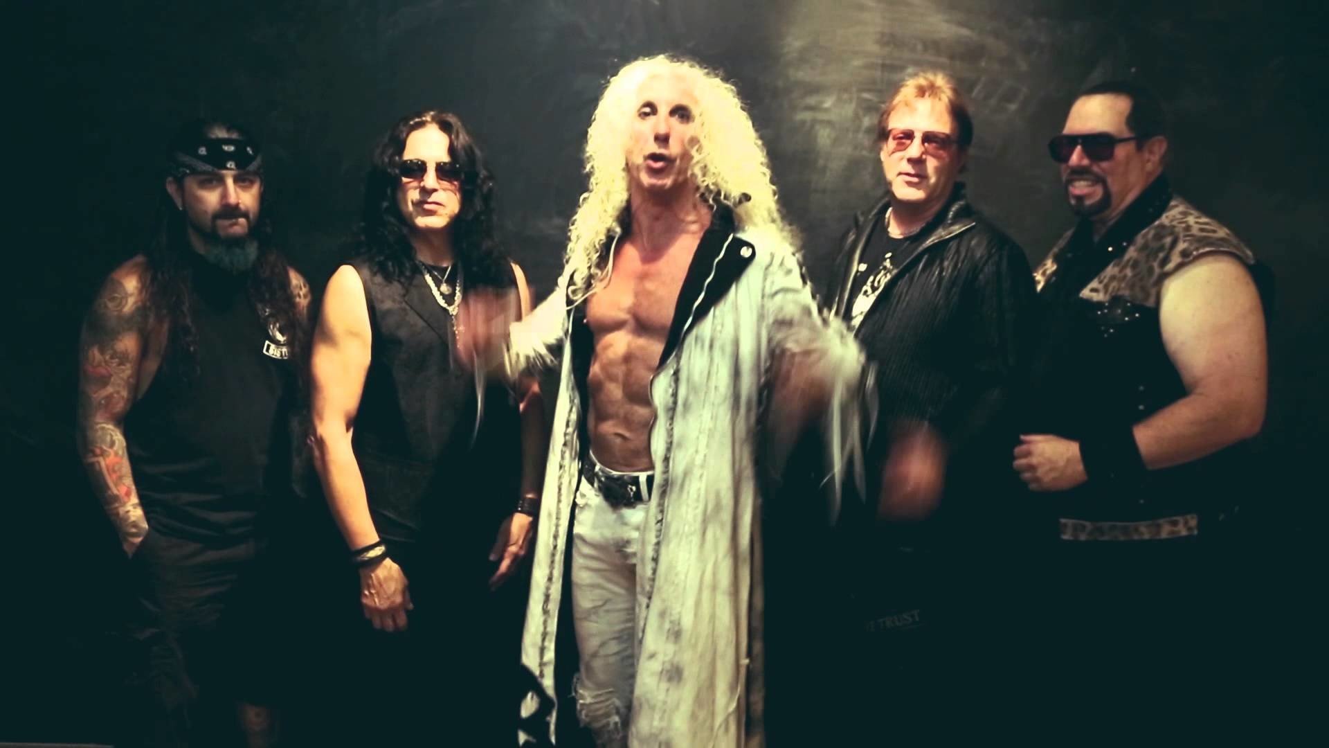 Песня что за уроды на сцене. Группа Twisted sister. Твистер Систерс. Группа Twisted sister сейчас. Твистед систер 2022.