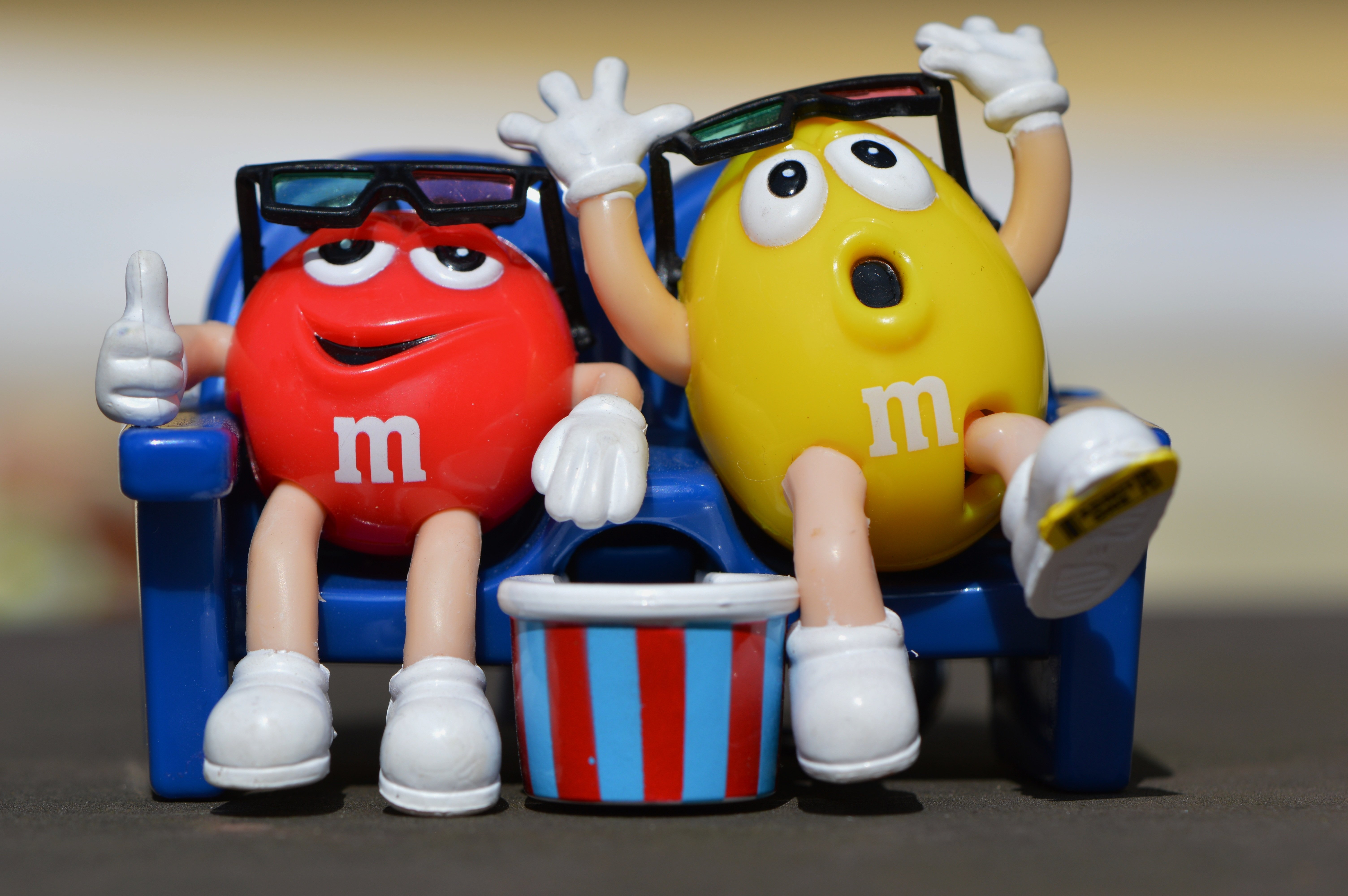 M ms red. Ммдемс конфеты. Игрушка ммдемс. M&M’S. Красный m m's.