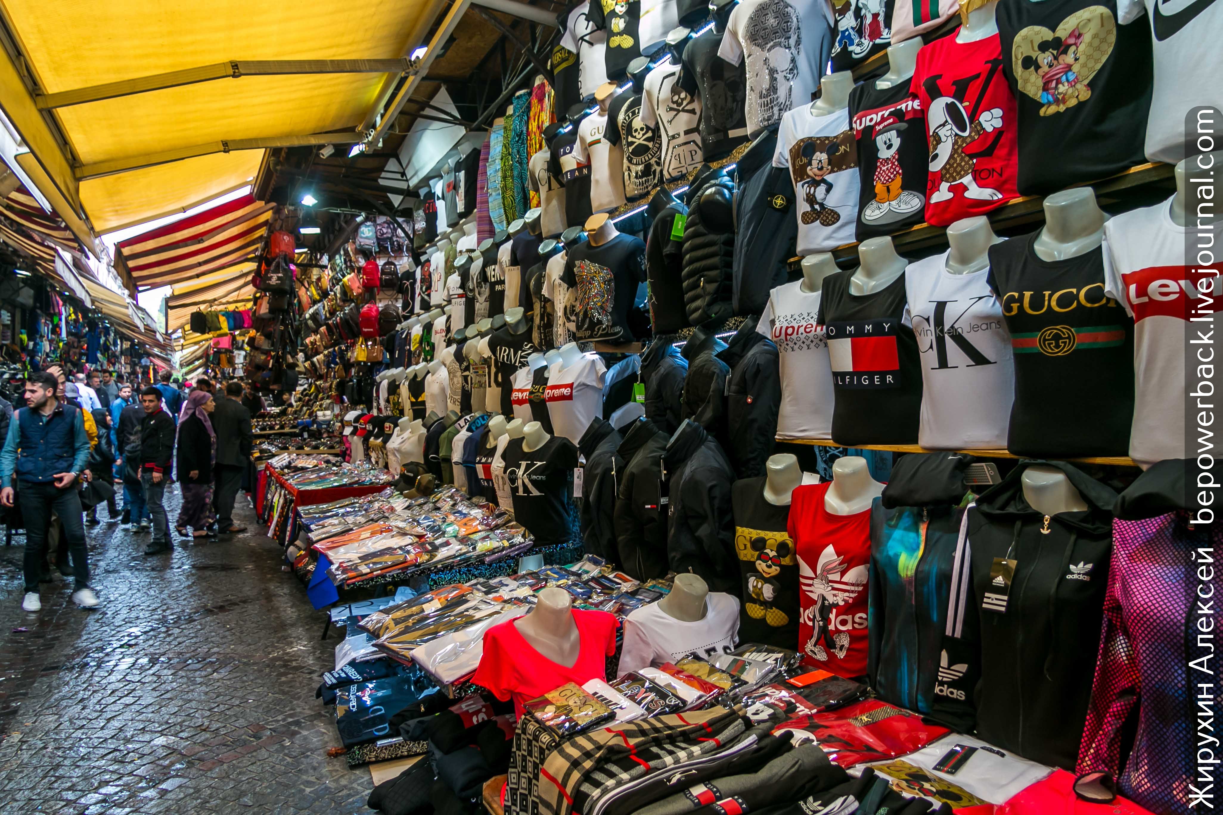 Хороший вещевой рынок. Турция рынок Стамбул гуччи. Египетский рынок в Стамбуле. Рынок одежды. Вещи с рынка.