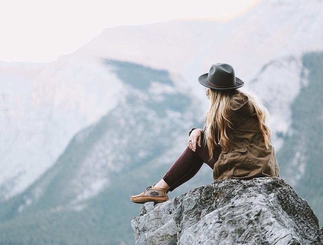 Mountain woman. Девушка в горах. Фотосессия в горах. Красивая девушка в горах. Девушка блондинка в горах.