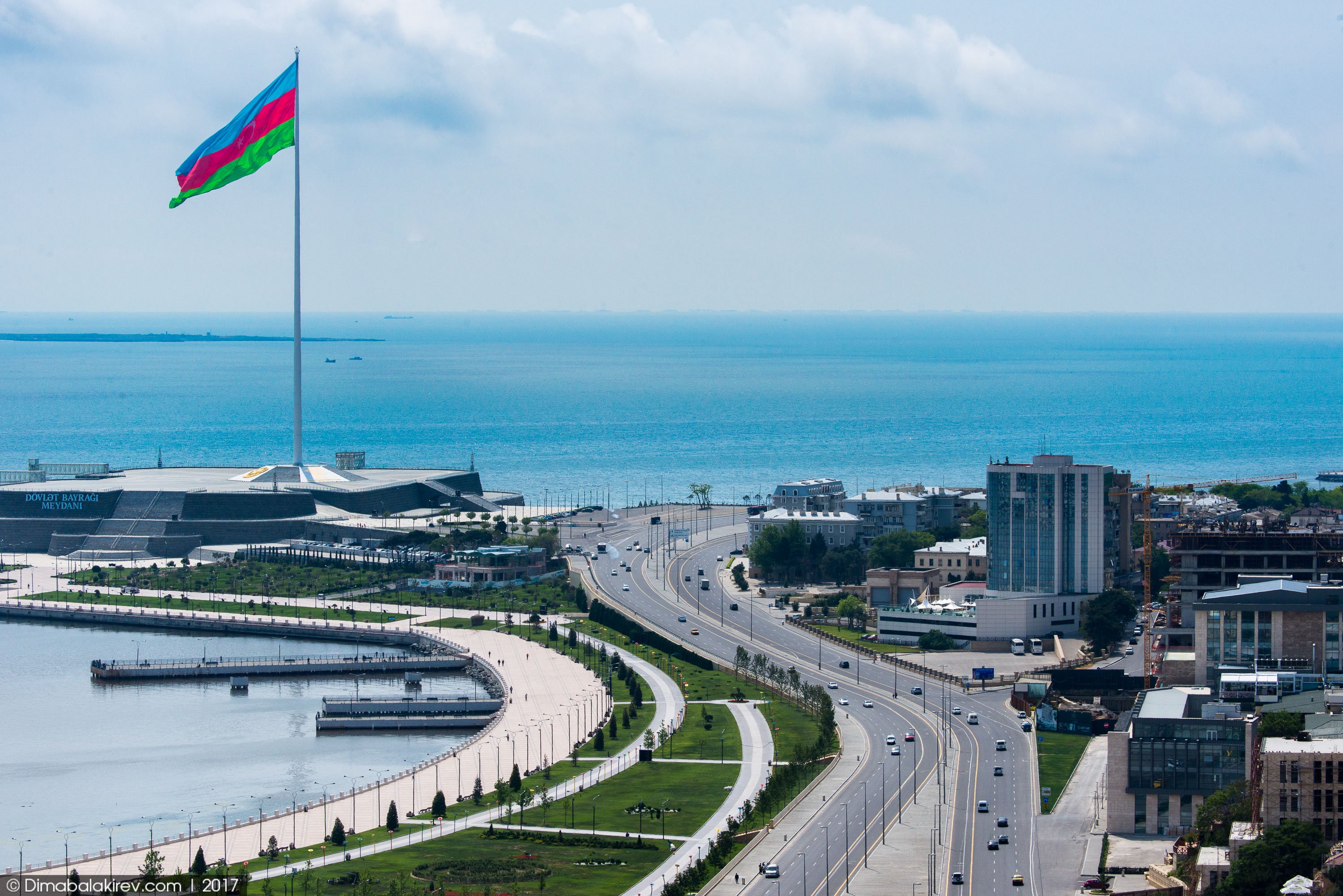 Город баку столица. Баку столица Азербайджана. Азейбарджан Баку. Площадь государственного флага Баку. Баку 2022 город.