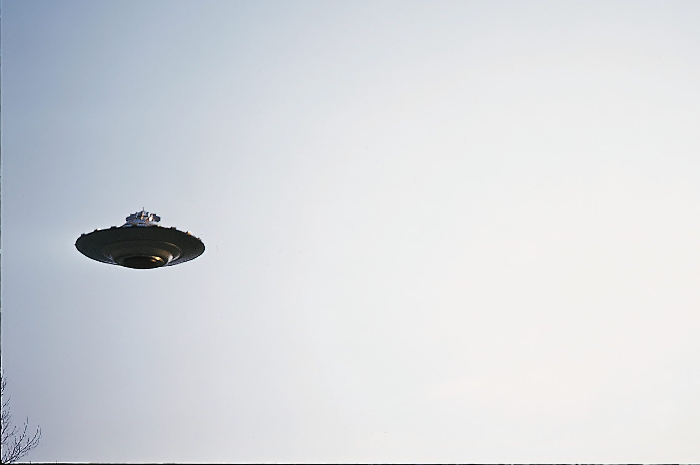 Тарелка летит. НЛО "летающая тарелка" Губенко. Летающая тарелка UFO 802f. Billy Meier UFO. НЛО UFO неопознанные летающие объекты.