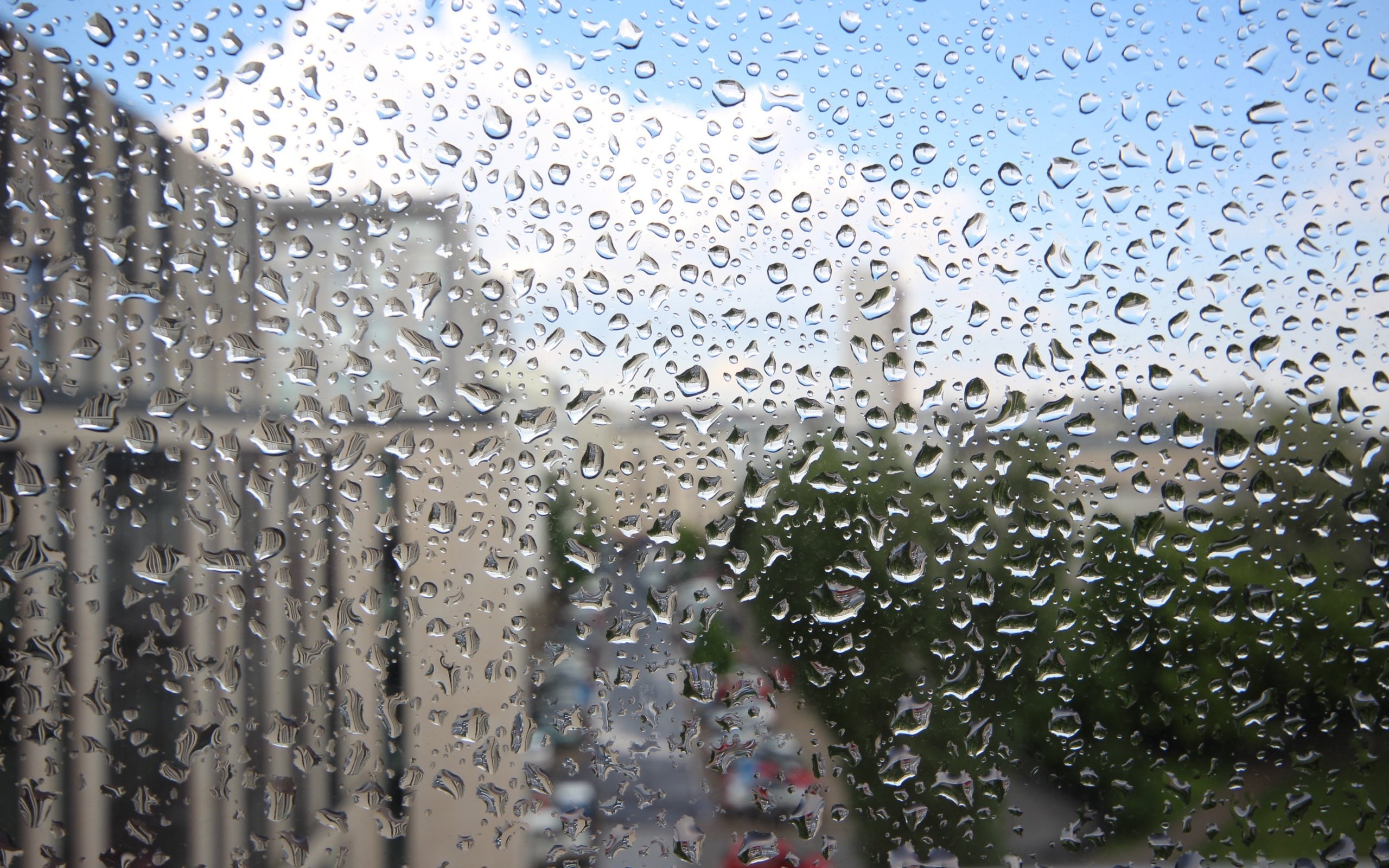 Дождик крупный. Капли на стекле. Капли дождя. Капли воды на стекле. Капли дождя на окне.