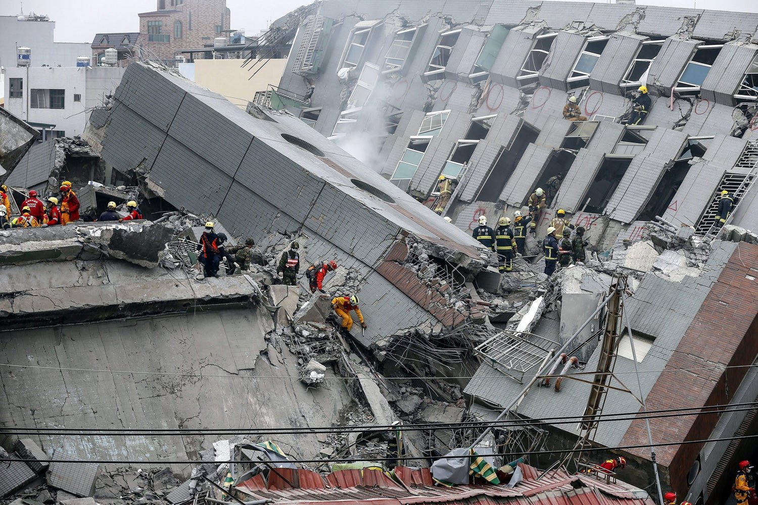 Тайвань после землетрясения. Последствия землетрясений. Сильнейшие землетрясения. Наведенные землетрясения. Землетрясение фото.