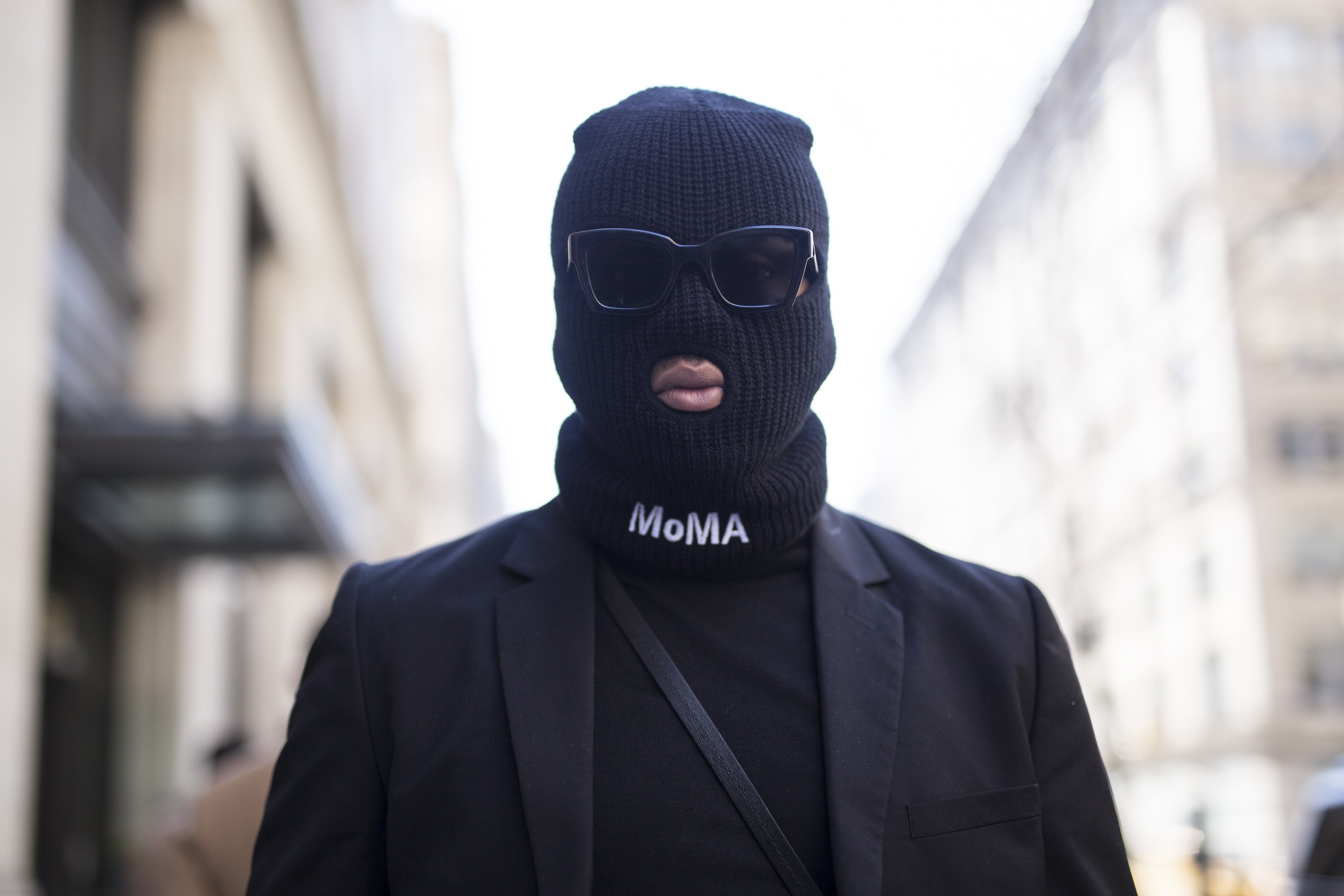Анонимные объявления masked. Человек в Балаклаве. Бандиты в масках. Парень в маске. Парень в Балаклаве.