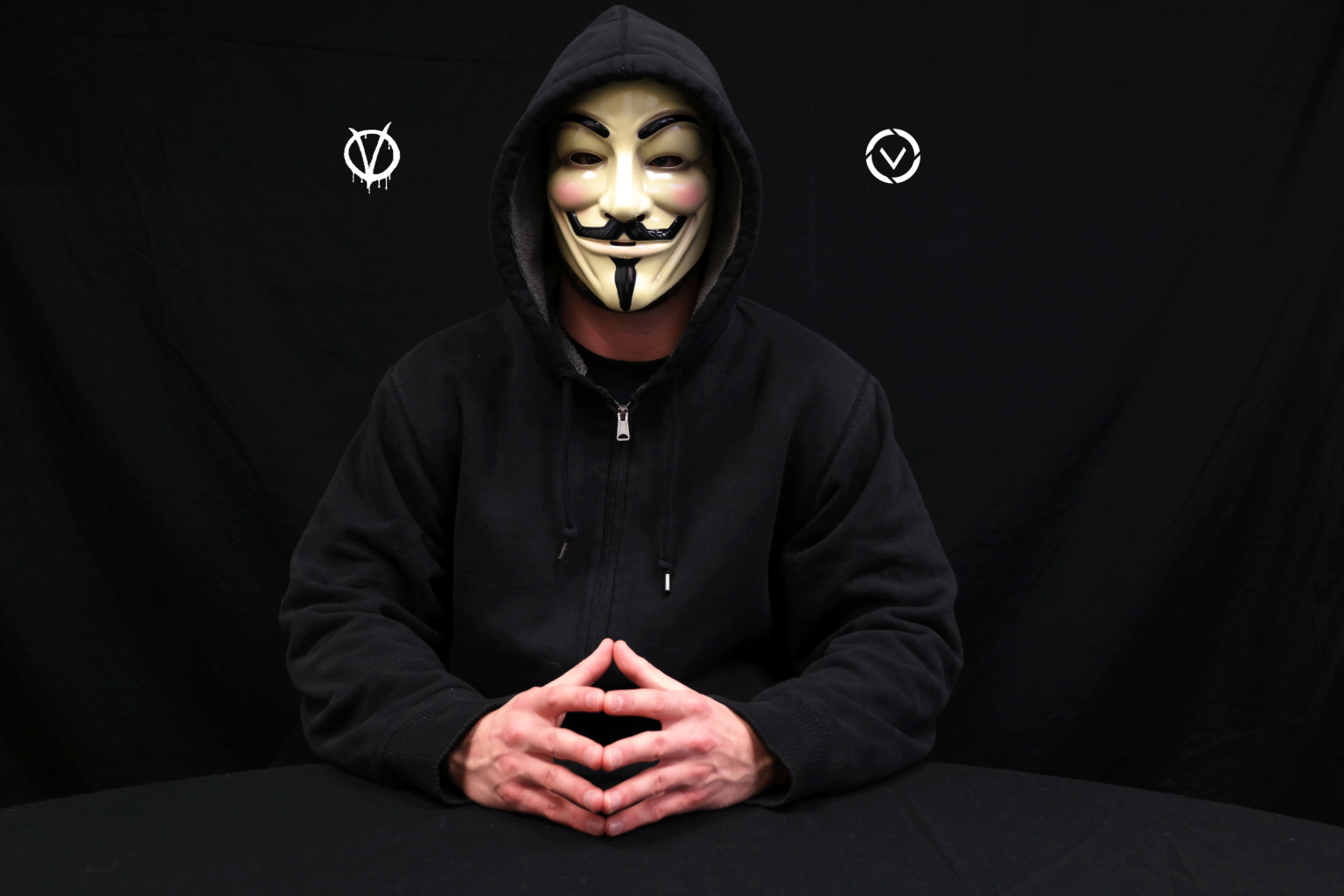 Маска 5 выпуск 5 в вк. Анонимус. Маска Анонимуса. Человек в маске. Маска анонима.