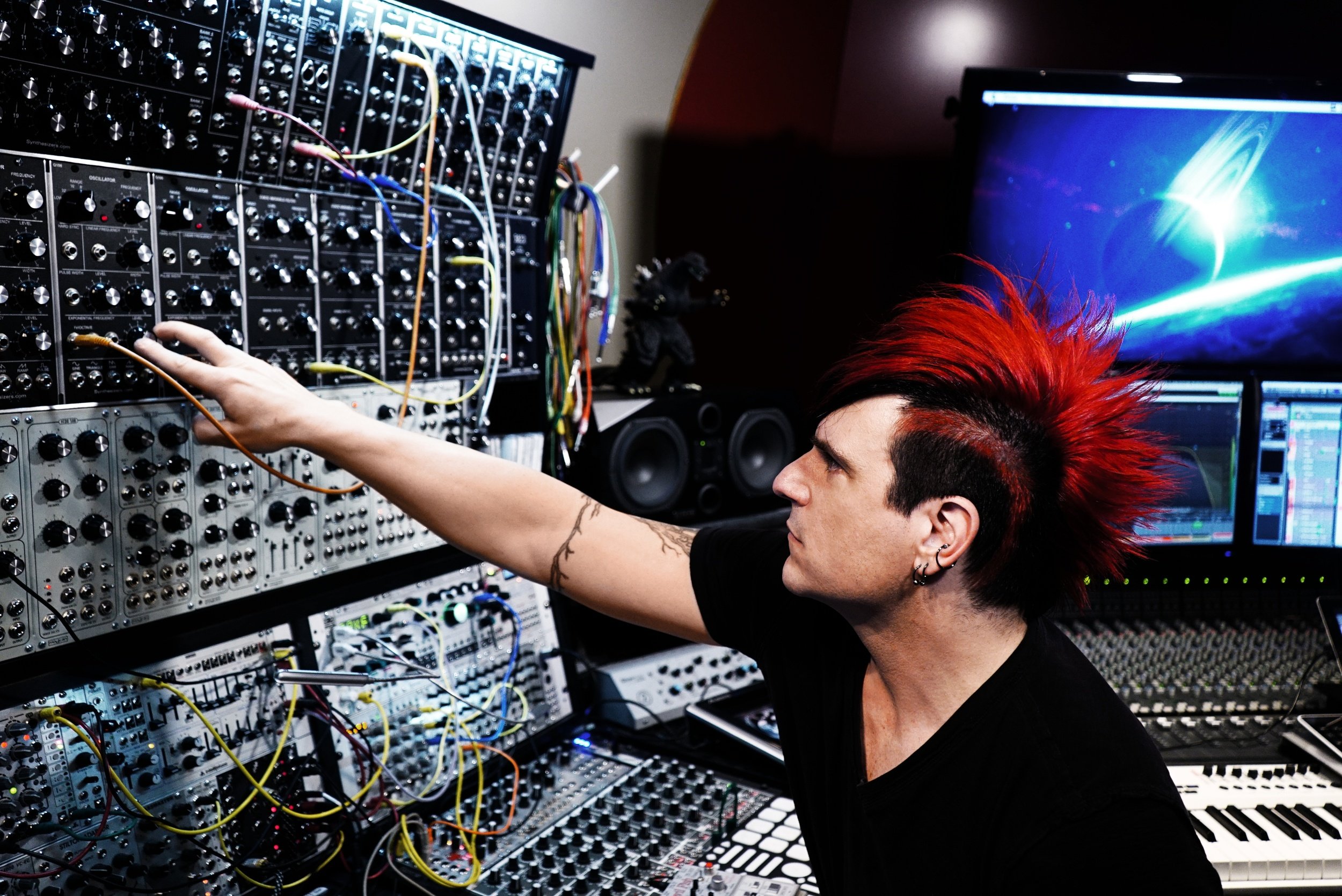 Электронная музыка слушать лучшие без слов. Клейтон Celldweller. Klayton Celldweller. Klayton Albert. Klayton discography.