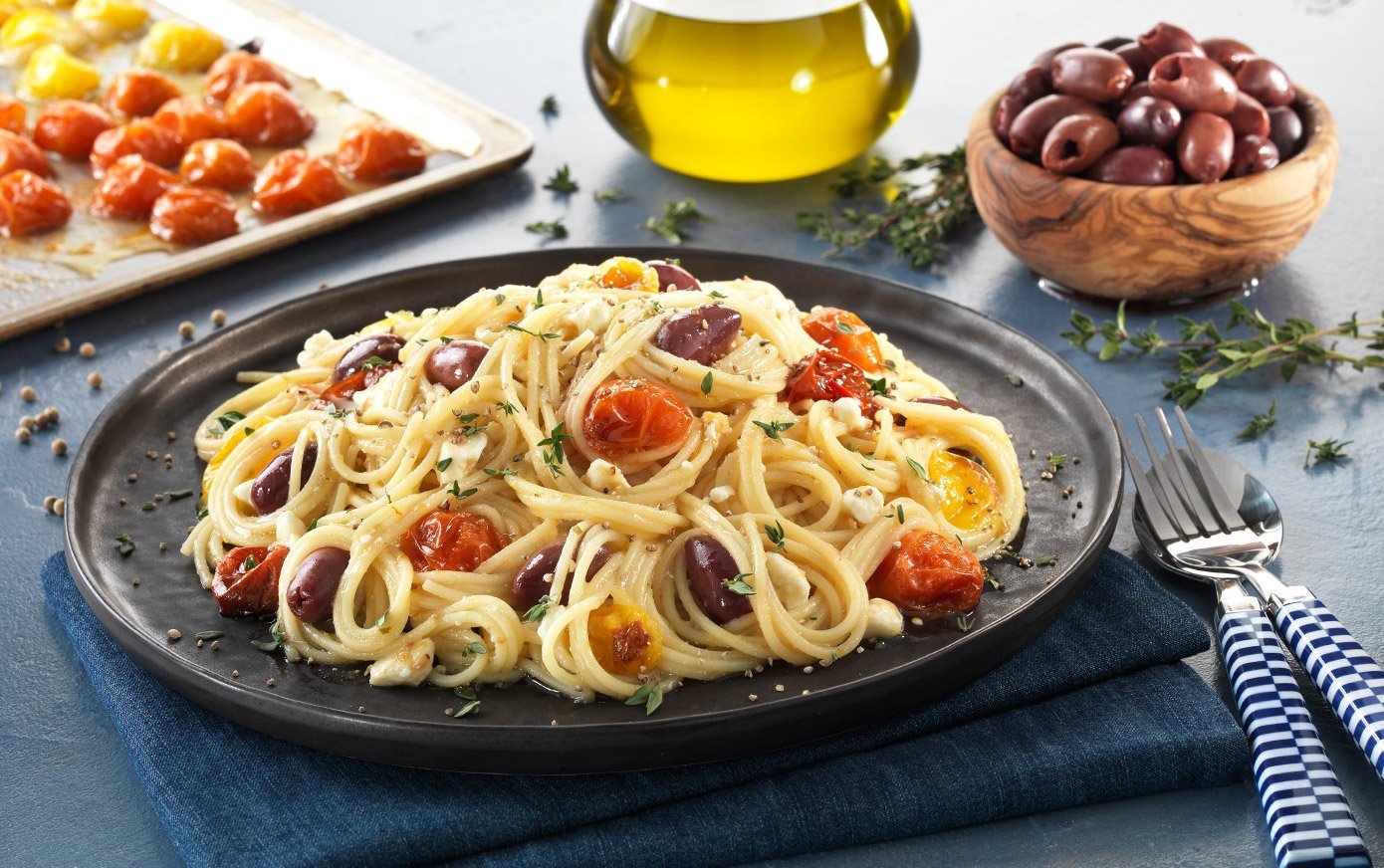 Итальянские макаронные блюда. Тальятелле alla Carbonara. Паста карбонара и болоньезе. Паста карбонара с помидорами. Гнезда фетучини.
