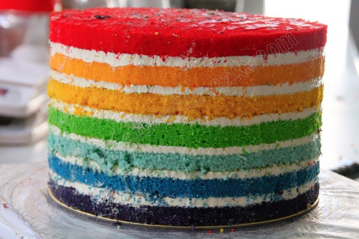 Разноцветный торт снаружи